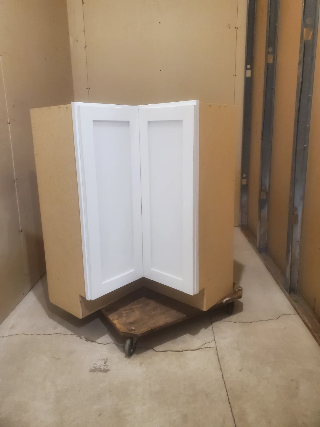 Hampton Bay Courtland Shaker 36 Inch Corner Base Cabinet - photo 4