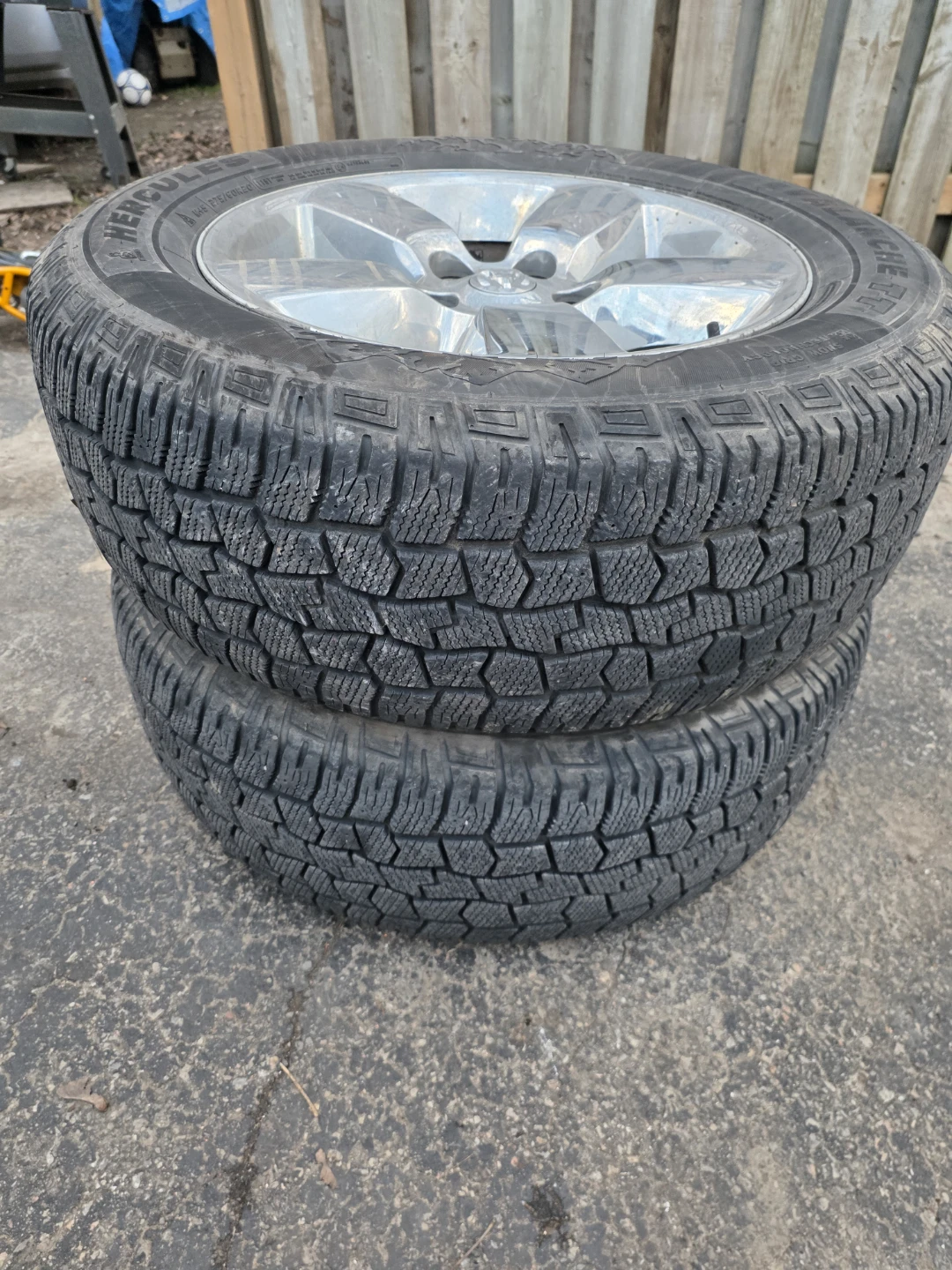 Set of 4 Winter Tires and Rims 275/60R20 - photo 3