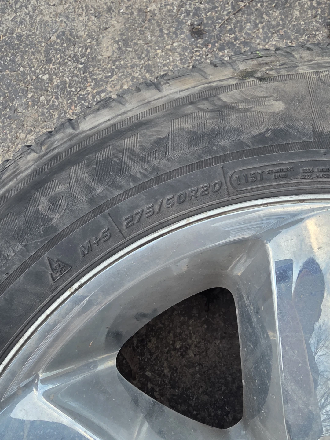 Set of 4 Winter Tires and Rims 275/60R20 - photo 5