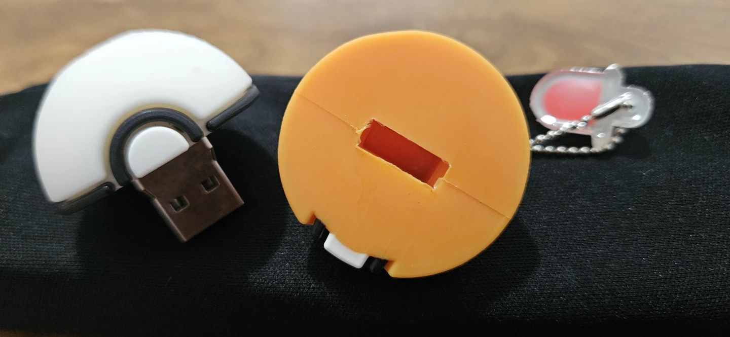 [ NEW ] 60 GB Poké Ball USB Flash Drive - photo 2