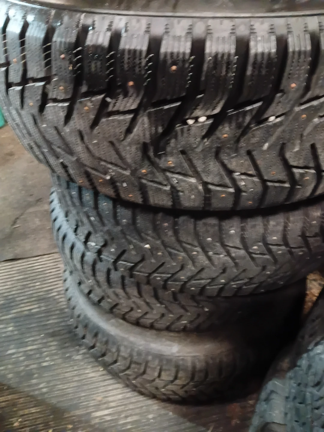 Set of 4 Winter studded Tires 235/60R16