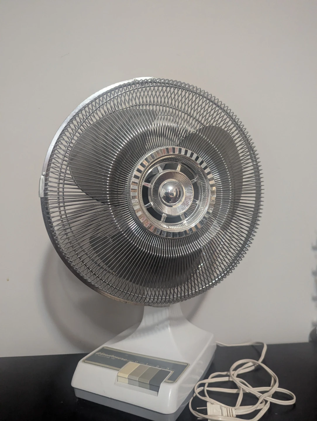 Windmere 12" Oscillating Fan - photo 3