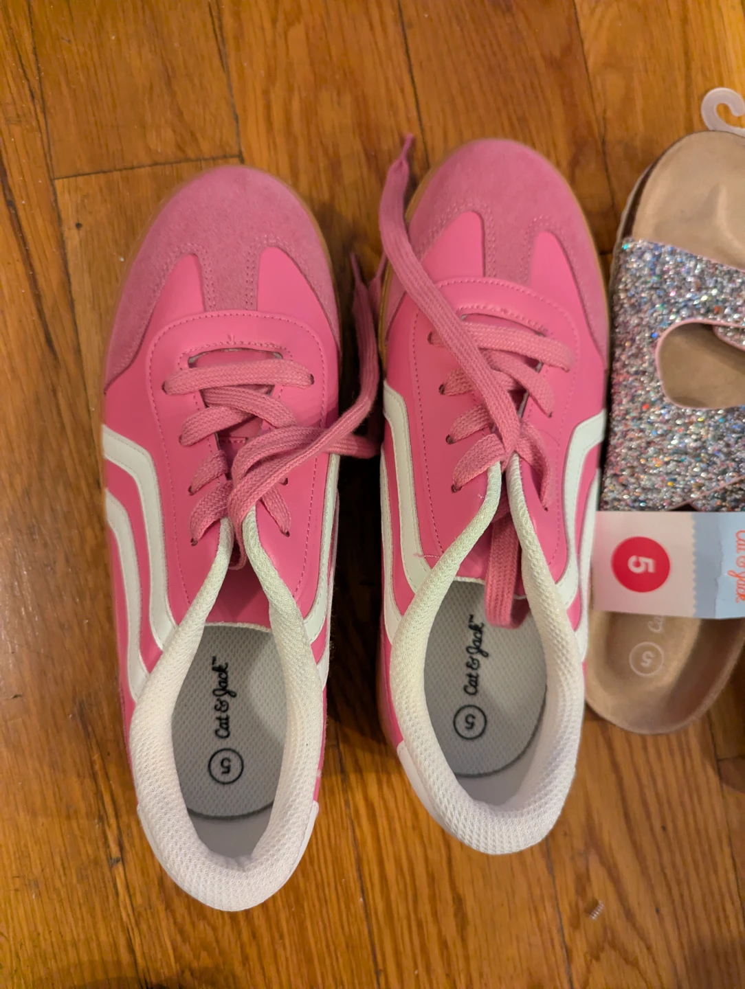 2 pairs girls shoes