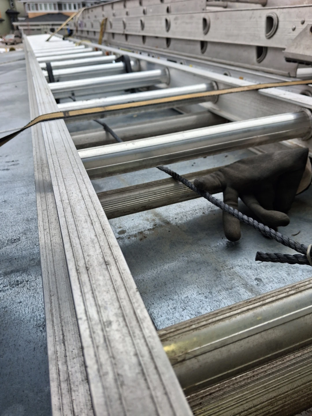 40' Lousiville Aluminum HD EXT. Ladder - photo 2
