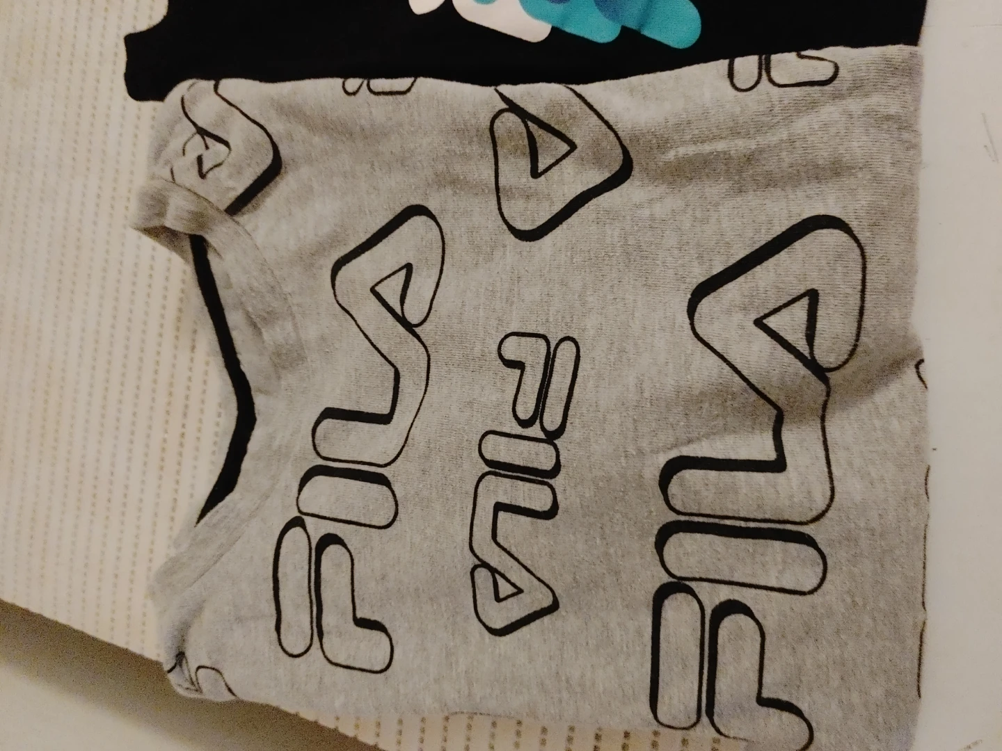 Bundle of 3 Boys T-Shirts: Fila and Hurley - photo 3
