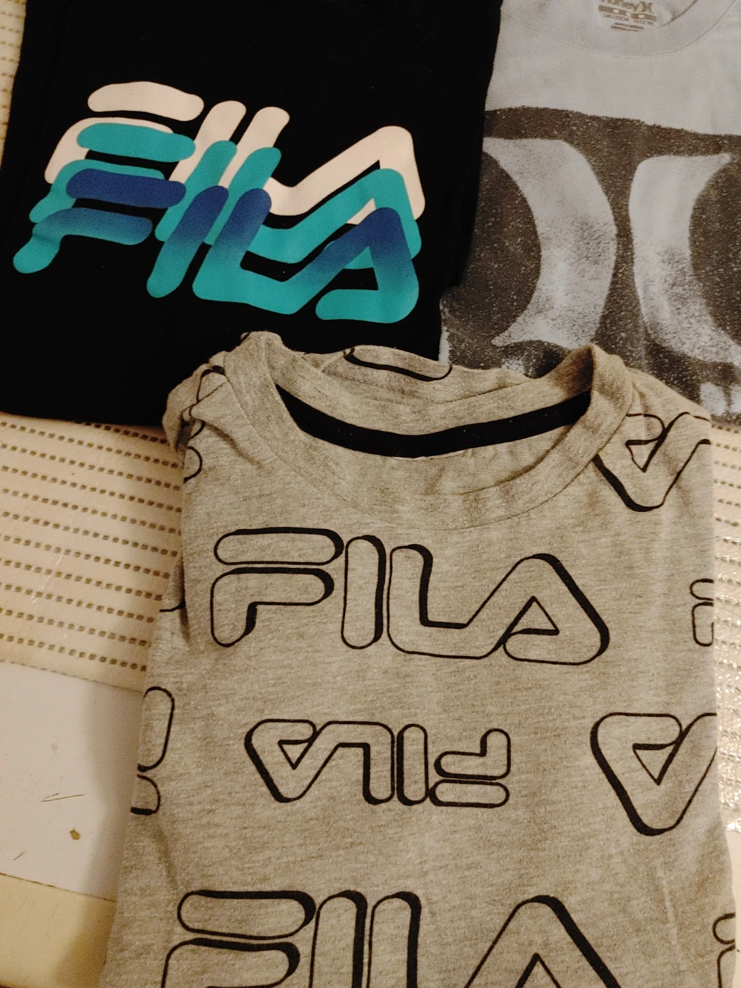 Bundle of 3 Boys T-Shirts: Fila and Hurley - photo 4