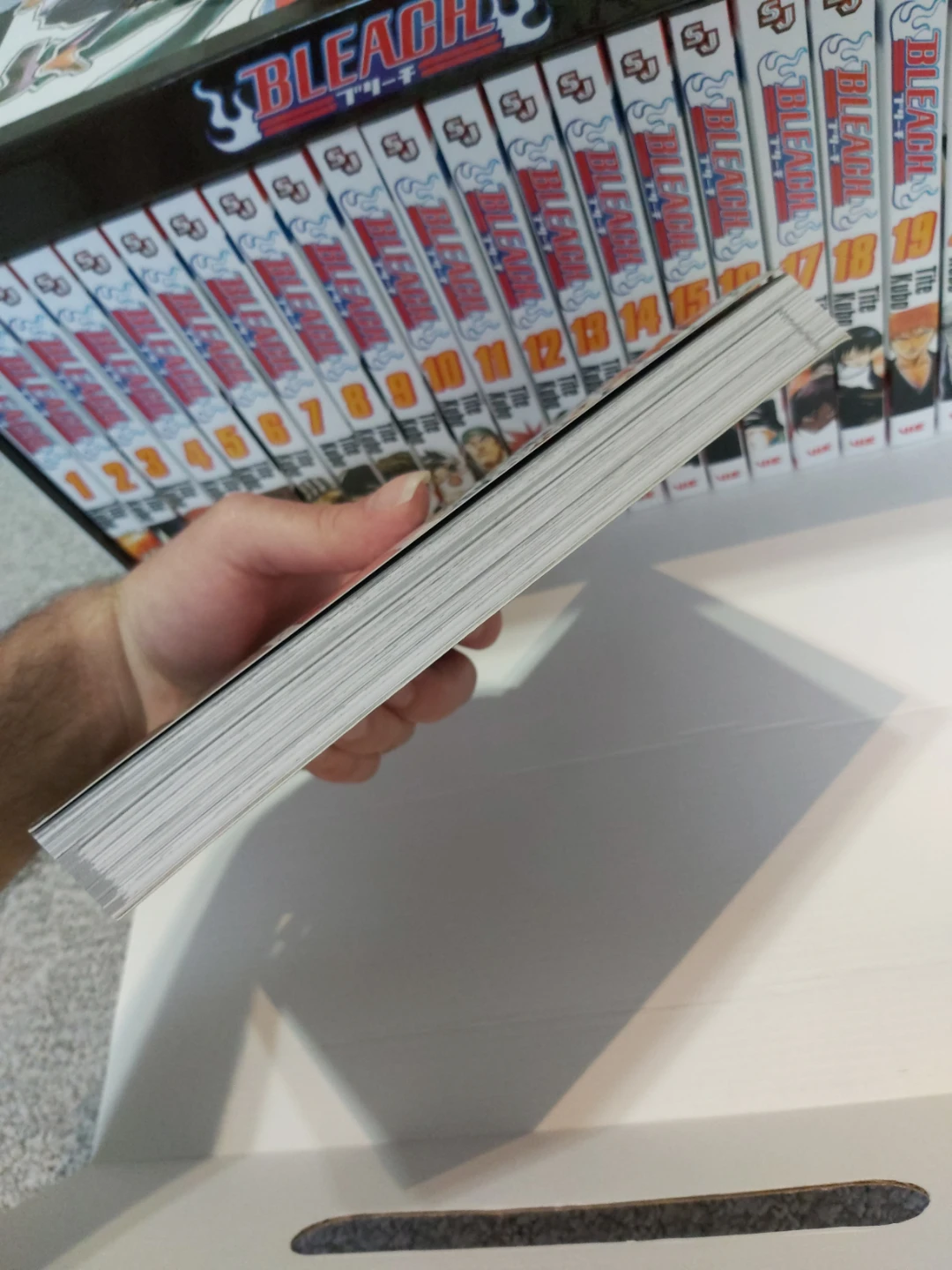 Bleach Manga Box Set Vol 1-21 with Character Book - photo 3