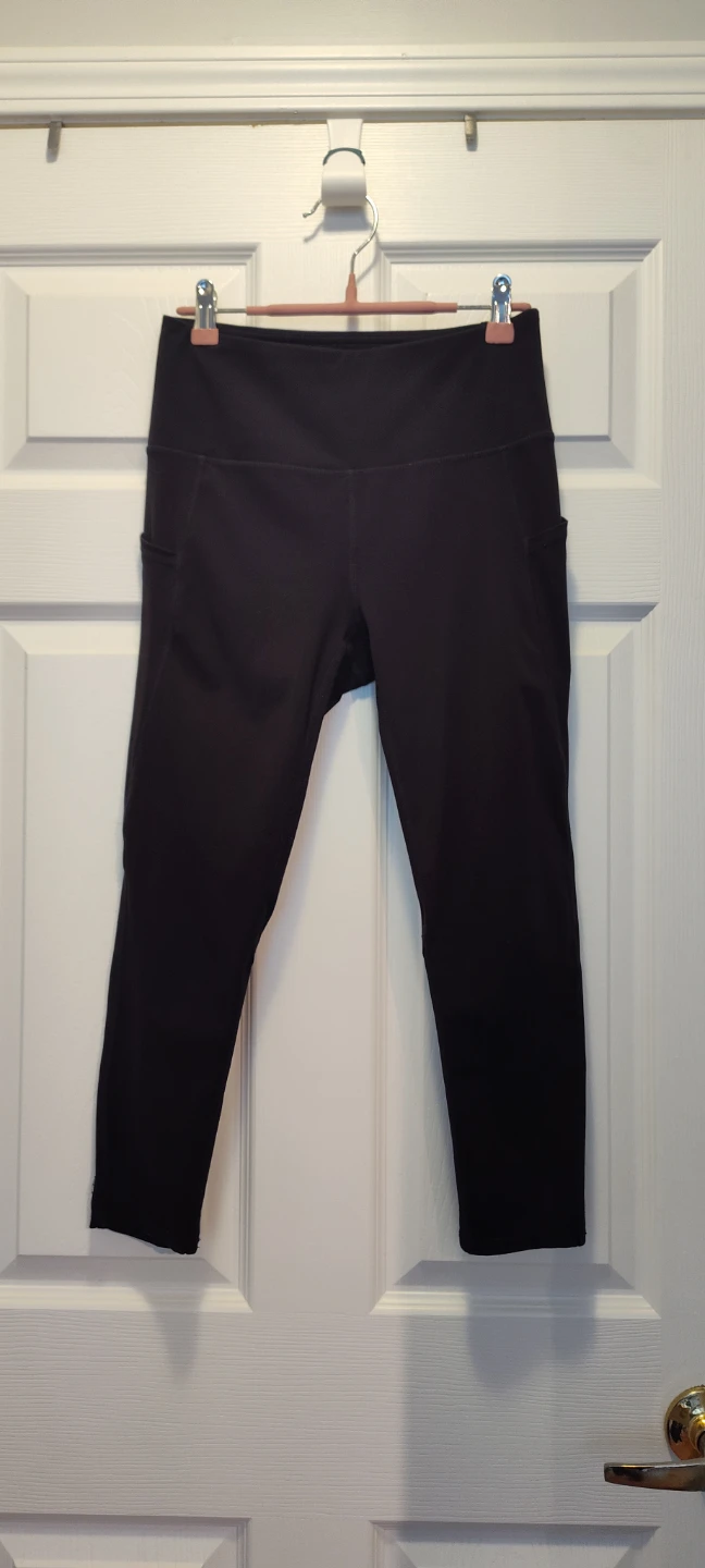 HEAD Women's Black Capri Leggings with Pockets