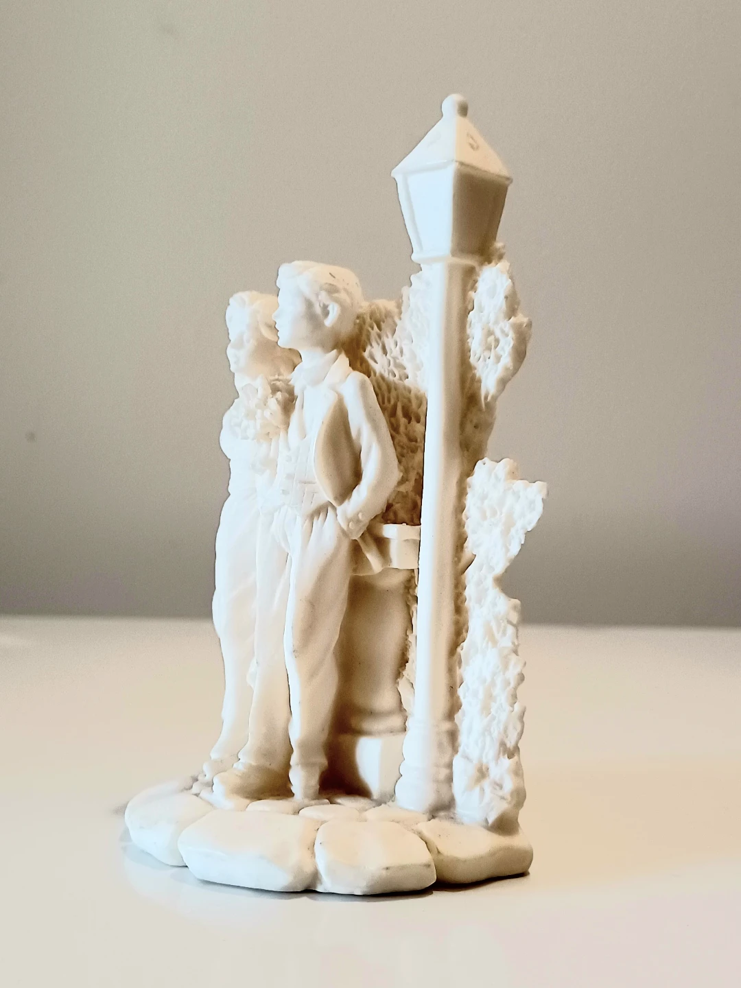 Signed Artist Vivian C Alabaster Figurine - photo 2