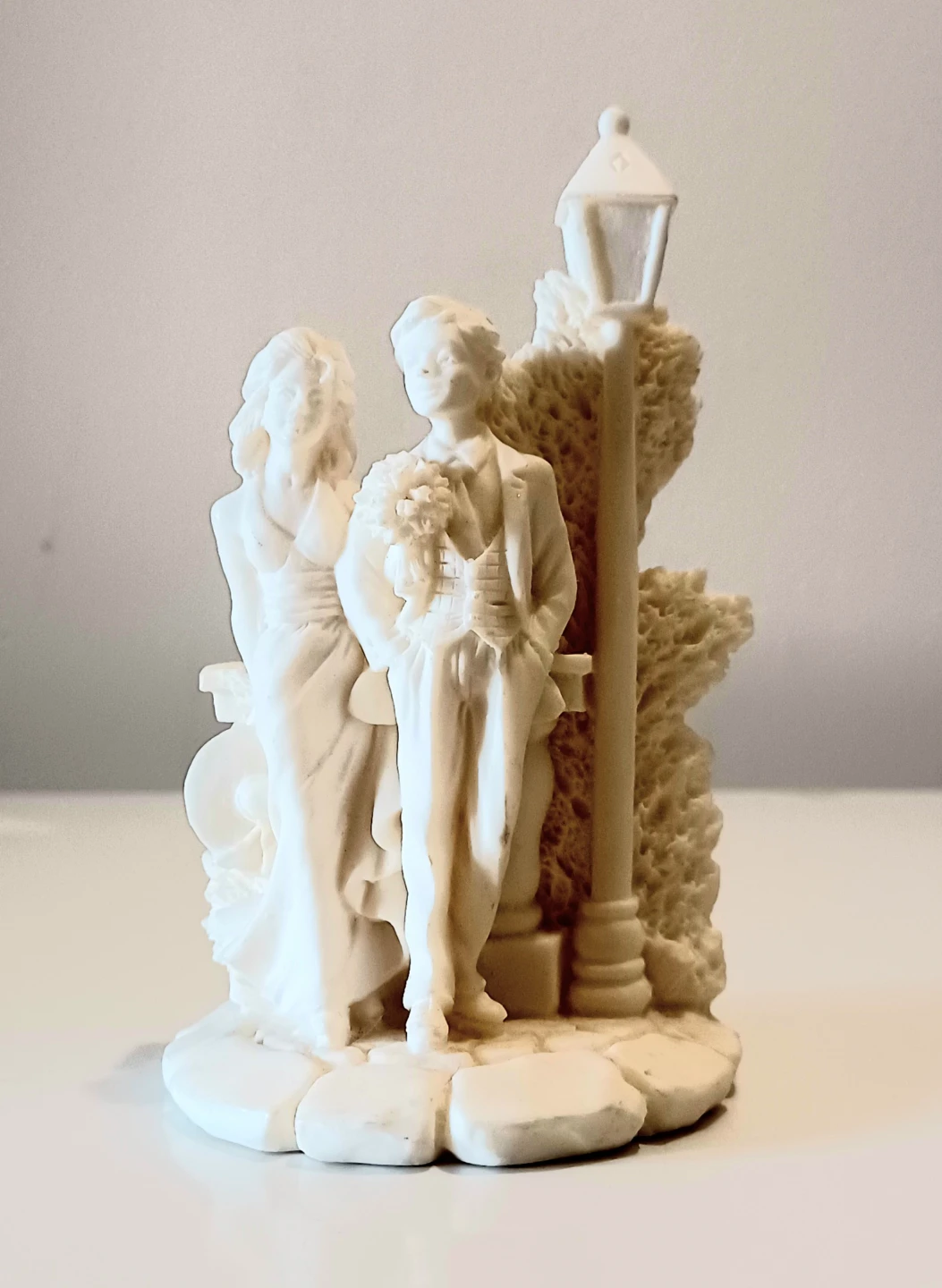 Signed Artist Vivian C Alabaster Figurine - photo 3