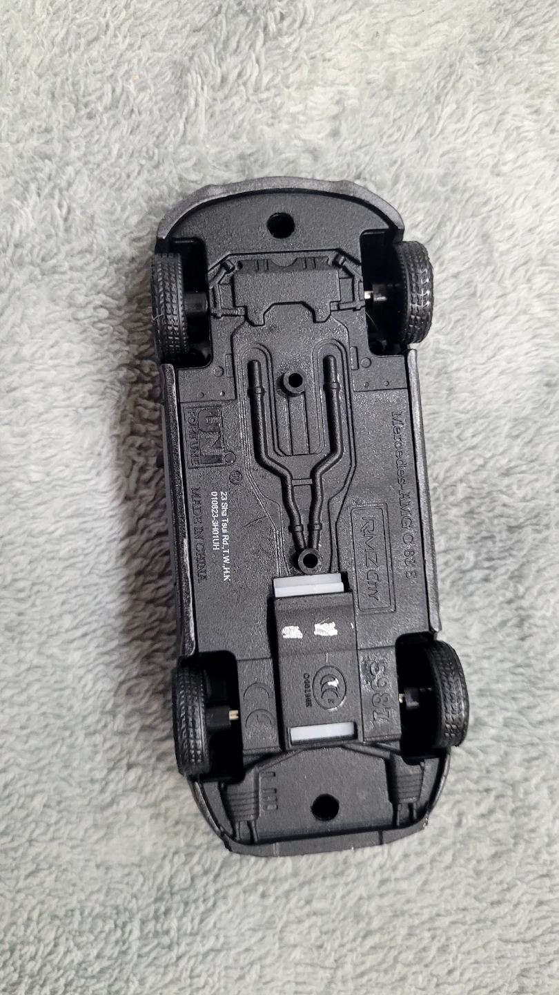 Lamborghini SV & Mercedes AMG C63 Diecast Cars - photo 3