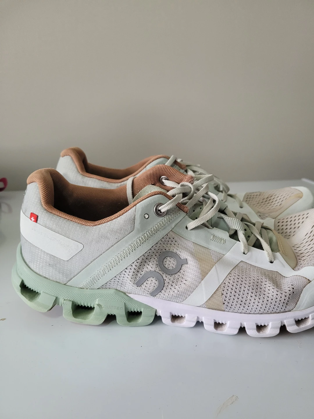 On Cloudflow Running Shoes