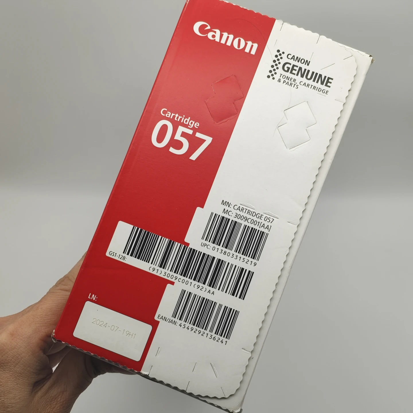Canon 057 Genuine Toner Cartridge - photo 2