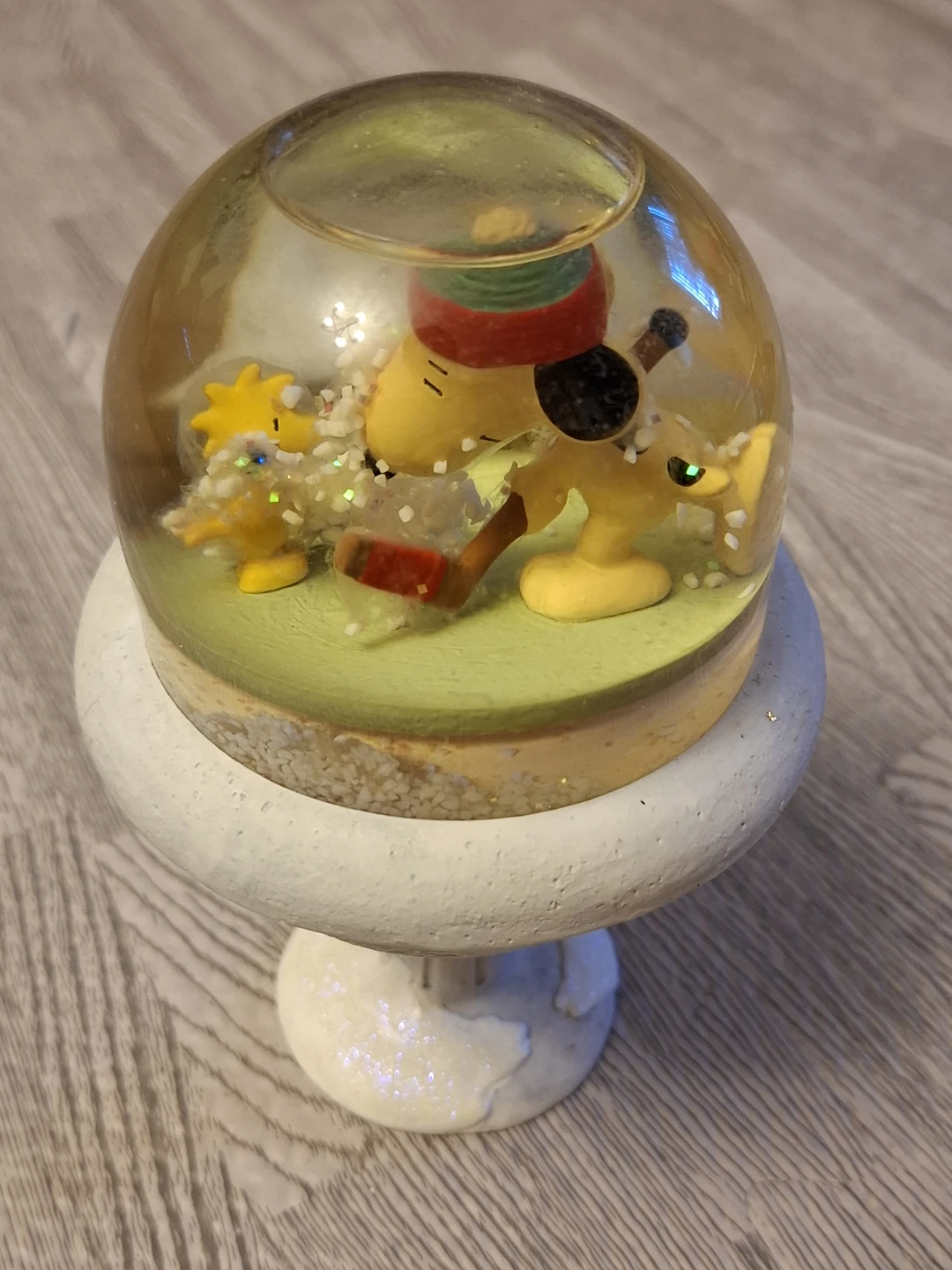 Schulz Snoopy Snow Globe