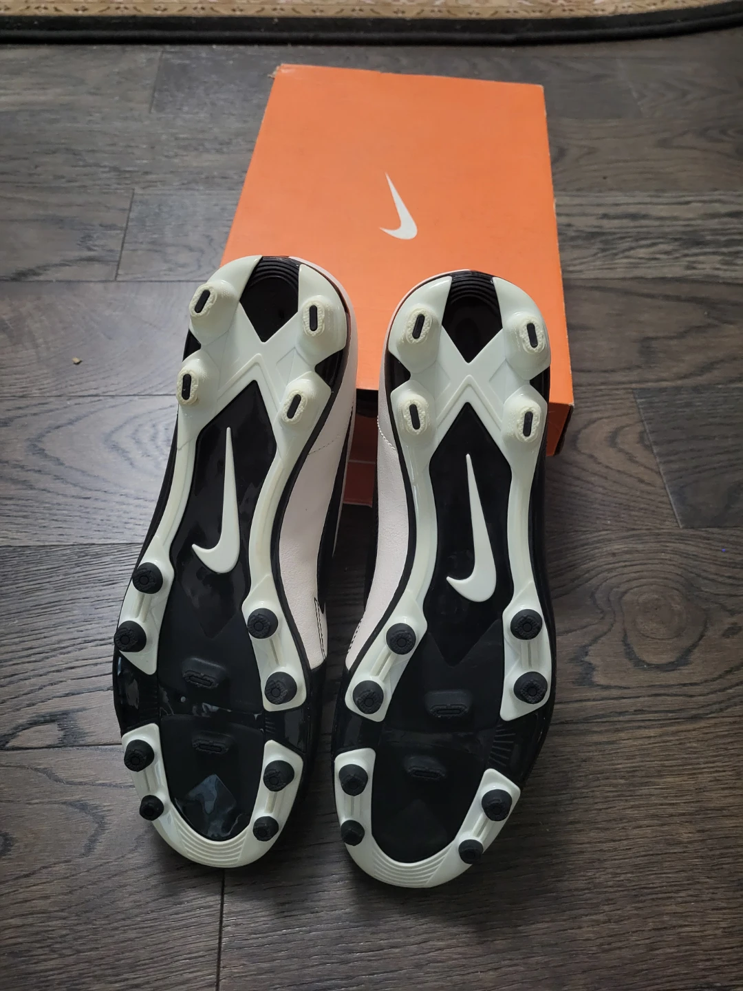 Nike Cleats - photo 2