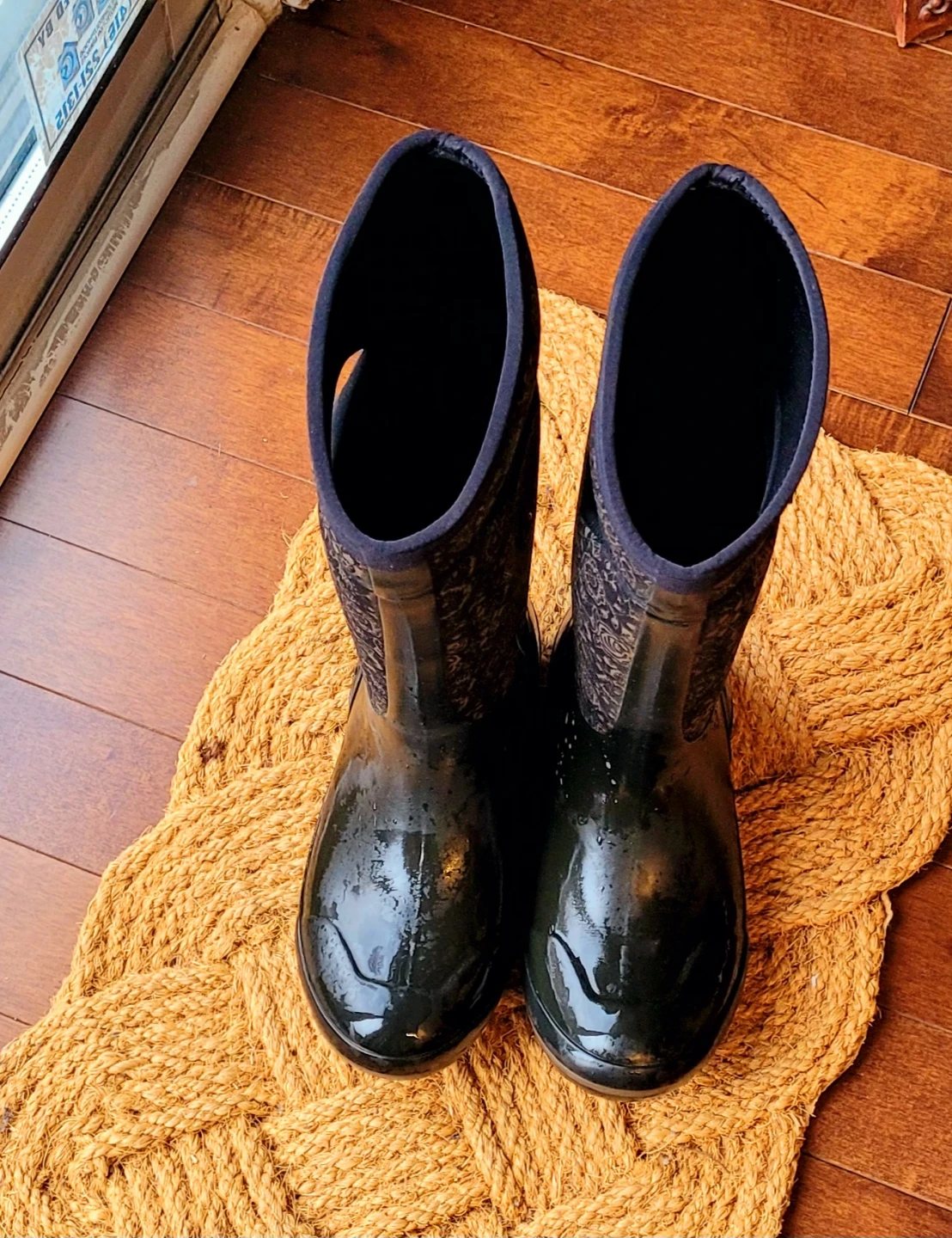 Bogs Women's Black insulated waterproof Rubber Boots Size 8