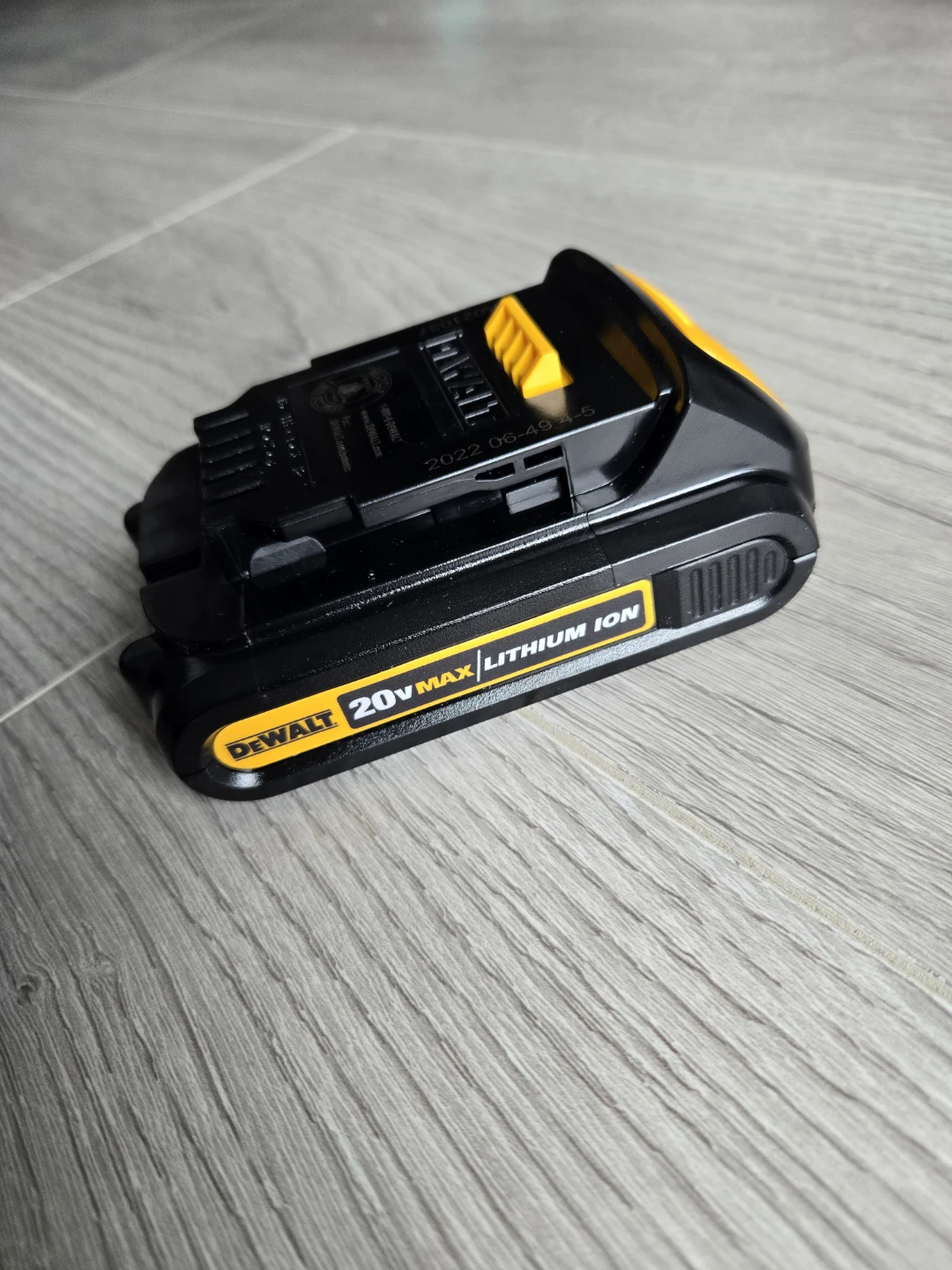 DeWalt 20V MAX Lithium Ion DCB201 Battery Pack