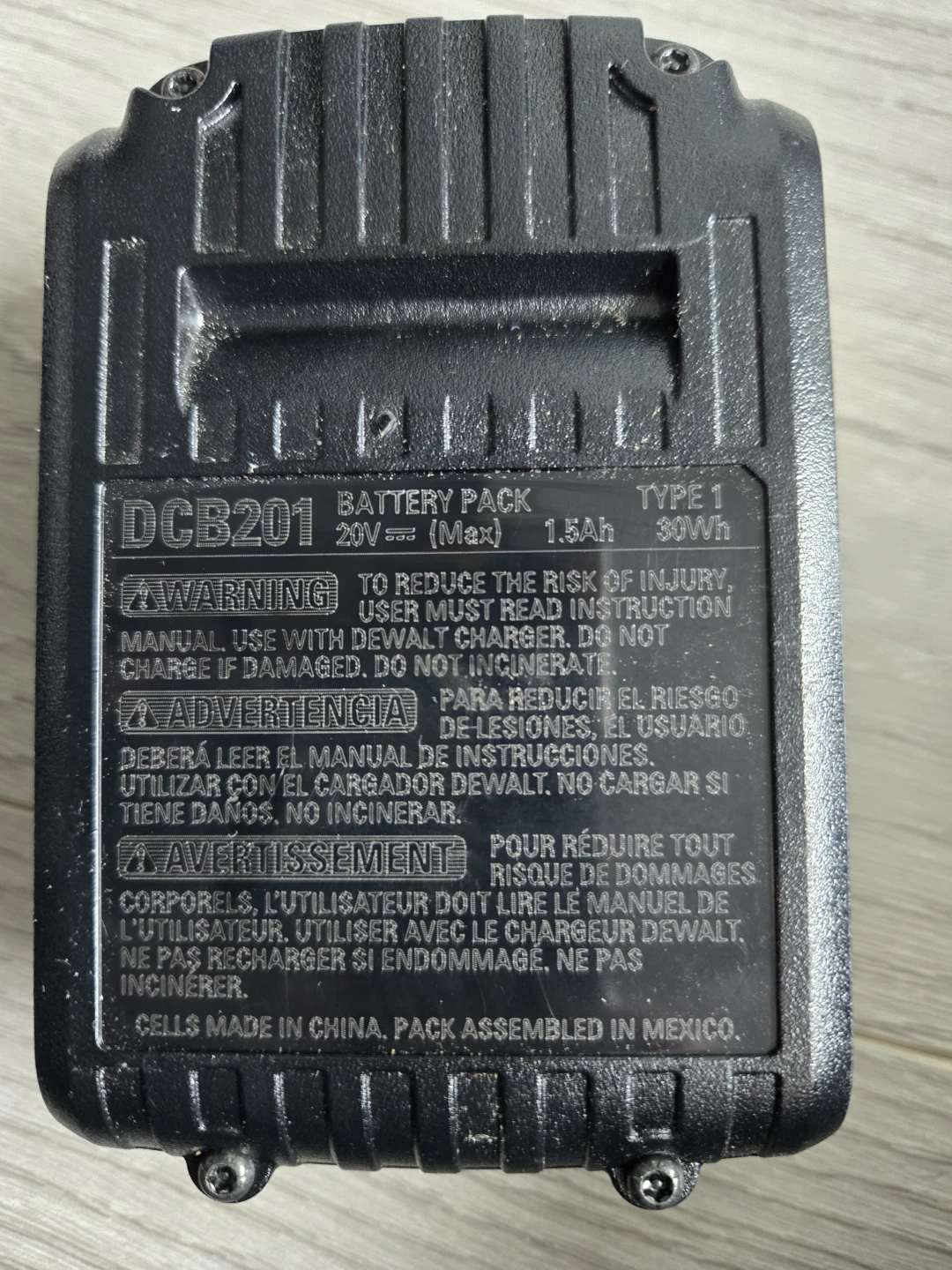 DeWalt 20V MAX Lithium Ion DCB201 Battery Pack - photo 2