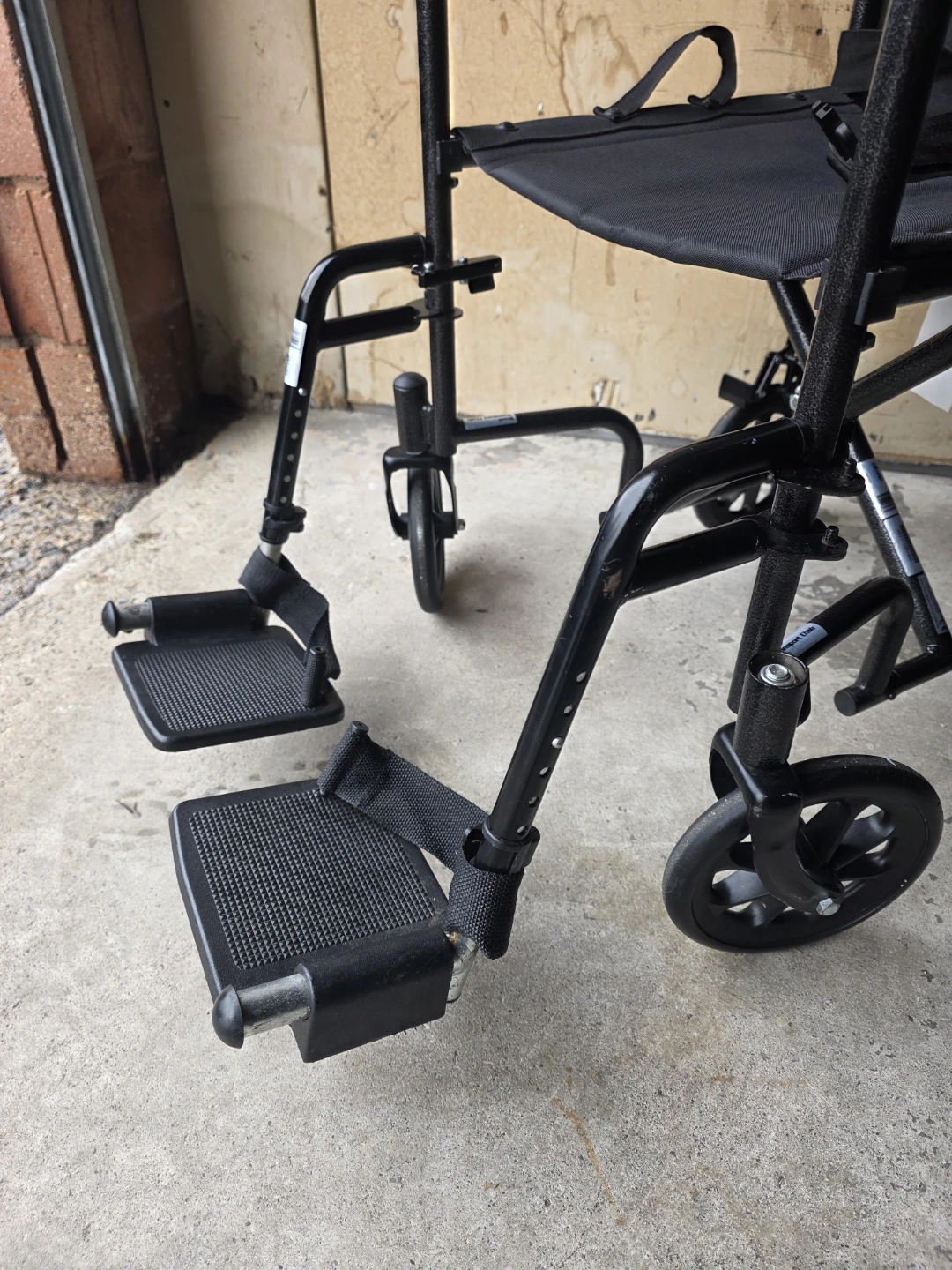Transport chair - Excellent Condition - photo 2