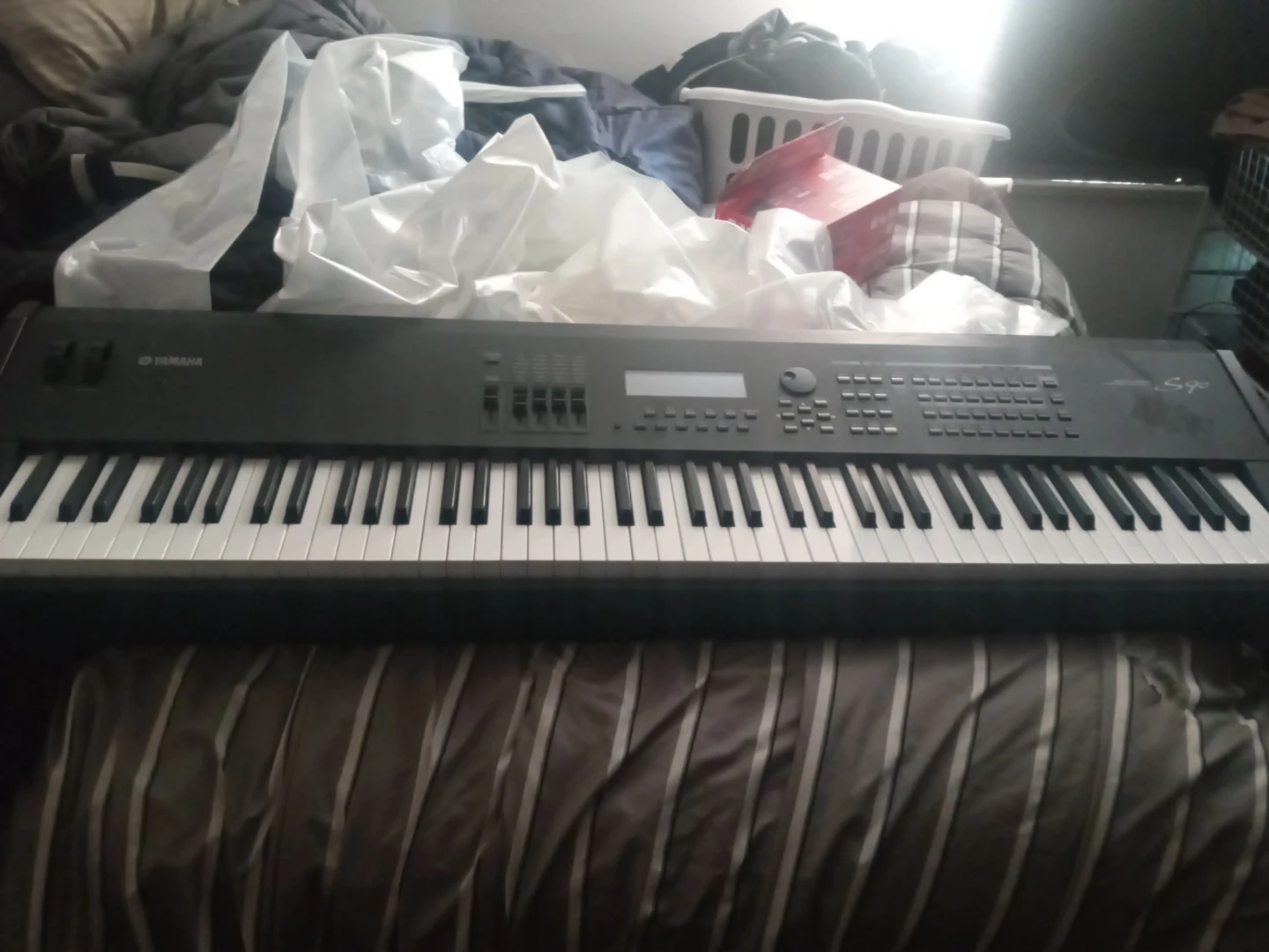 Yamaha S90 Synthesizer Keyboard