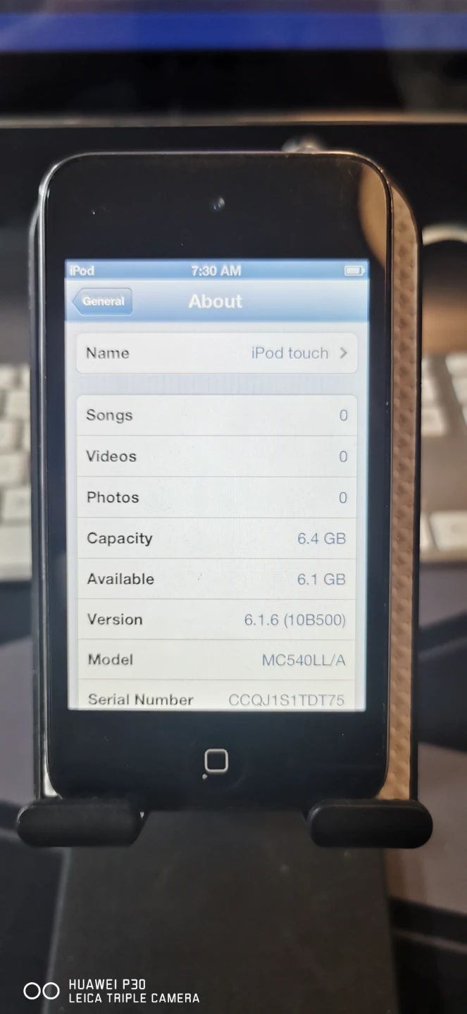 Apple iPod Touch (4th Gen) 8GB - photo 3