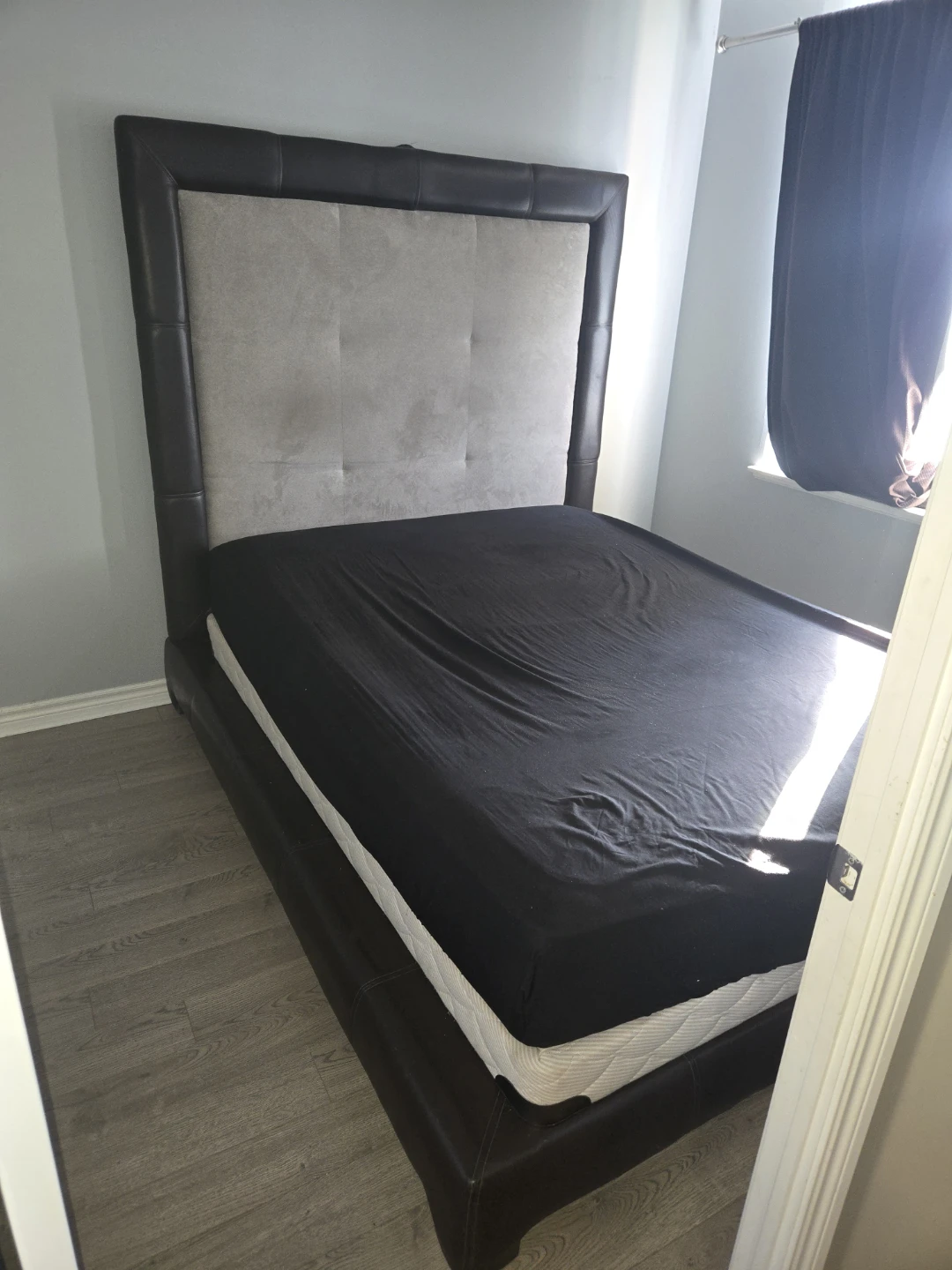 Brown Leather Upholstered Bed Frame with Tufted Headboard - photo 2