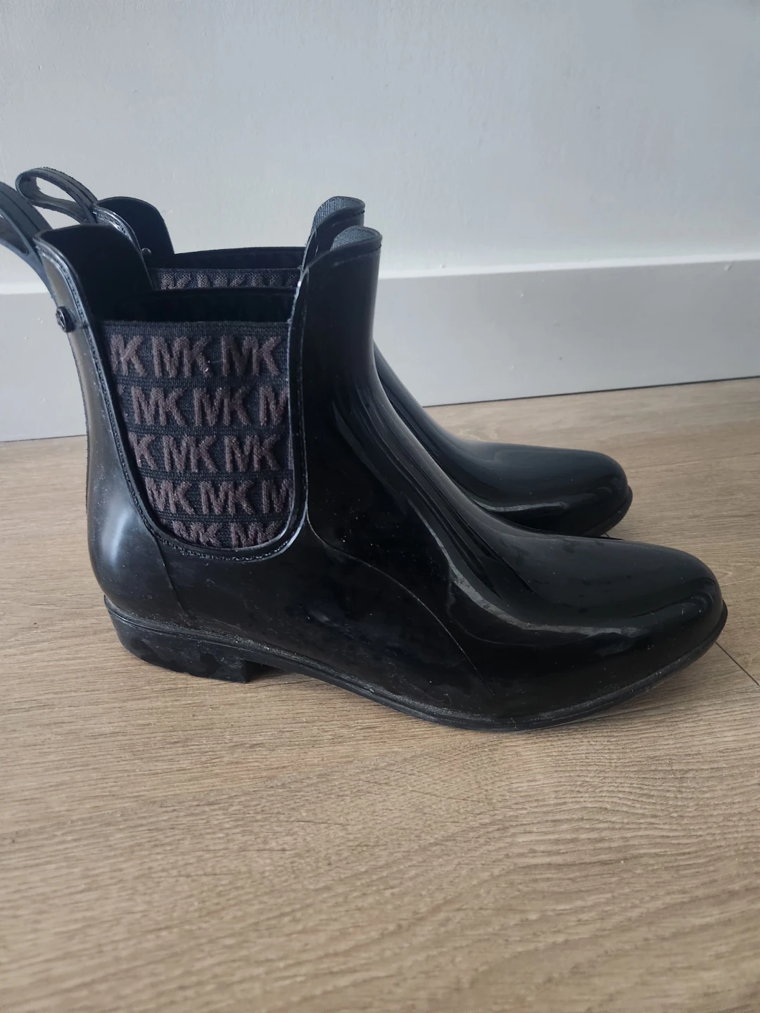 Michael Kors Black Rubber Chelsea Rain Boots Size 9
