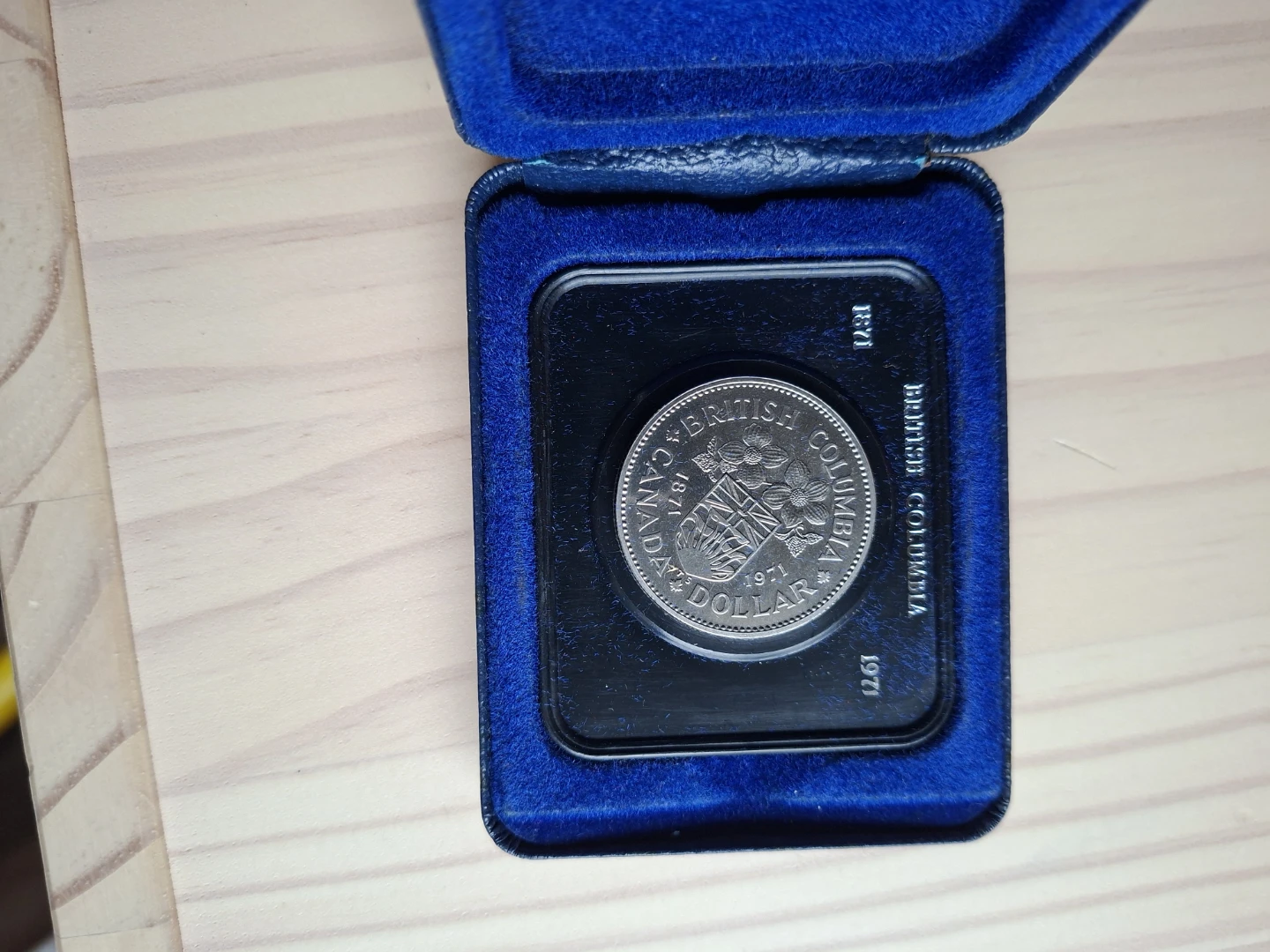 1971 British Columbia Centennial One Dollar UNC Coin - photo 2