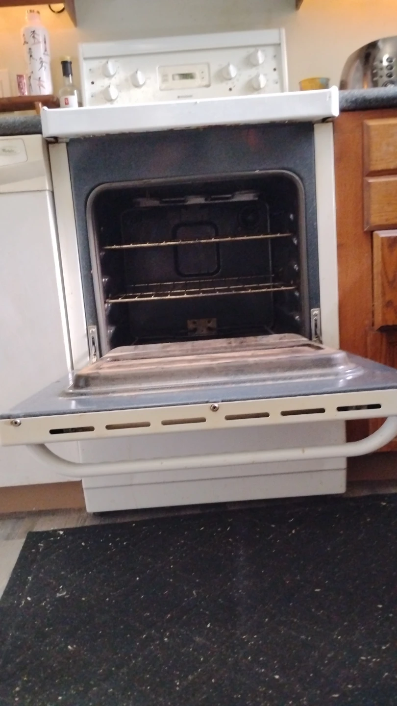 Frigidaire 24" Electric Stove - photo 2