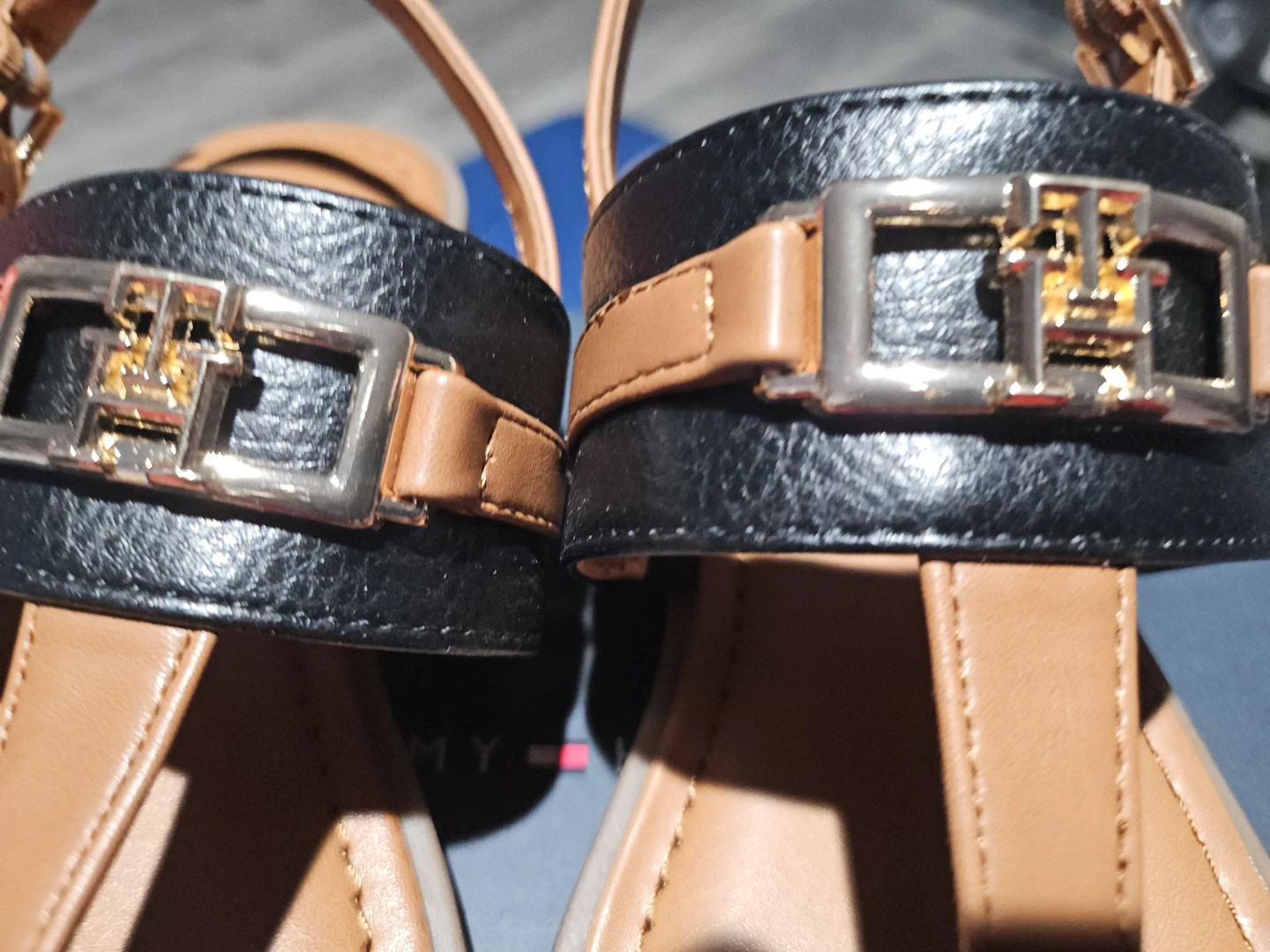 Tommy Hilfiger Women's Tan & Black Accent Flat Sandals - photo 2