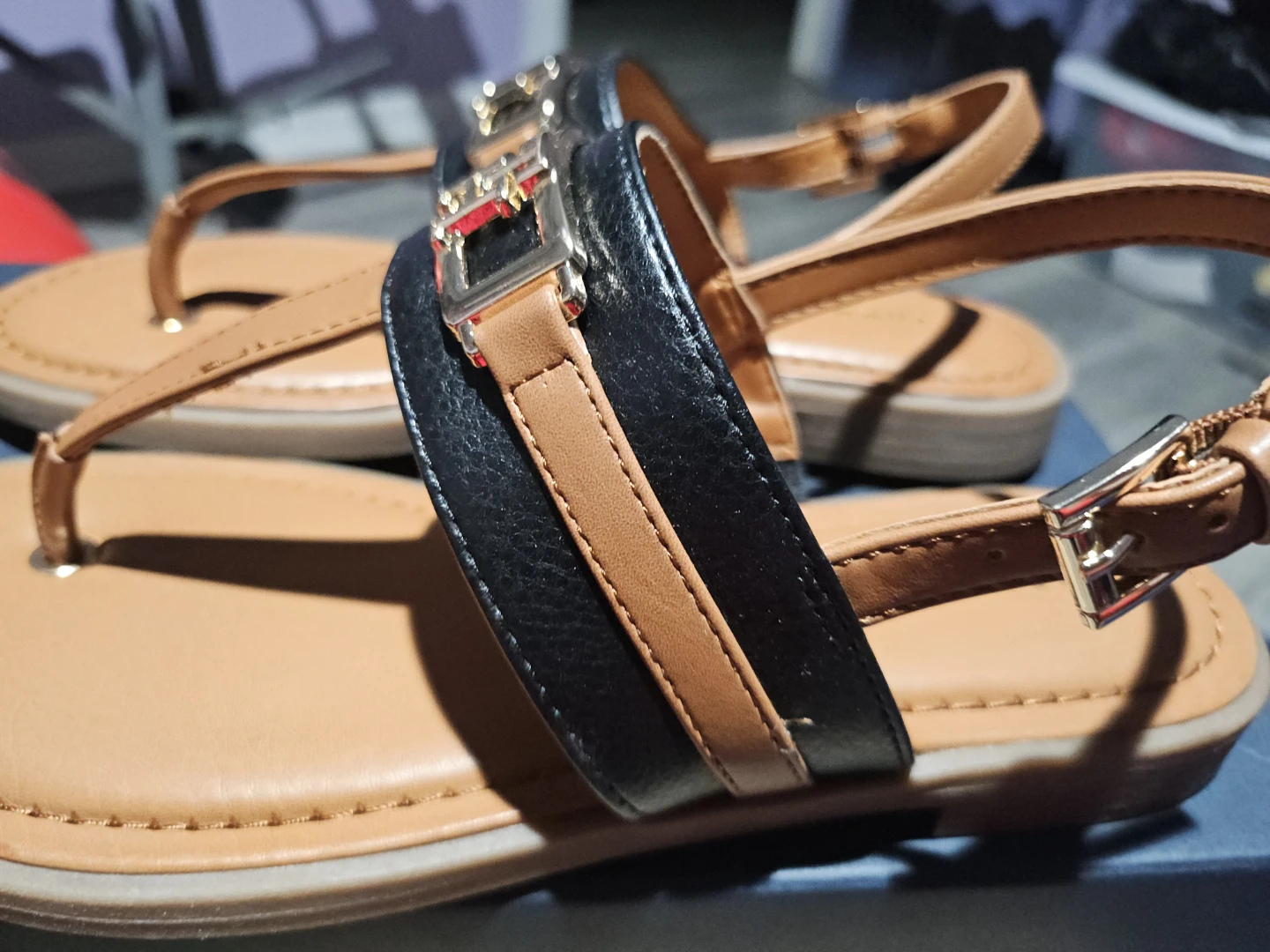 Tommy Hilfiger Women's Tan & Black Accent Flat Sandals - photo 5