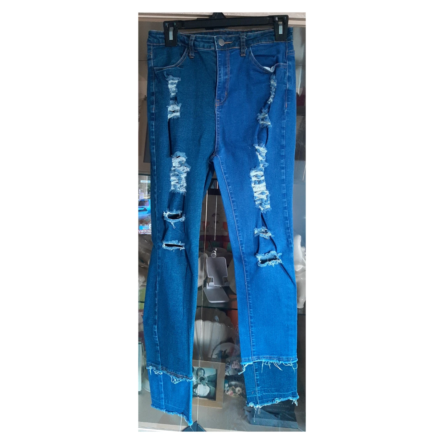 2pc Women's Ripped Blue Jeans and Floral Tank Top Set - photo 5