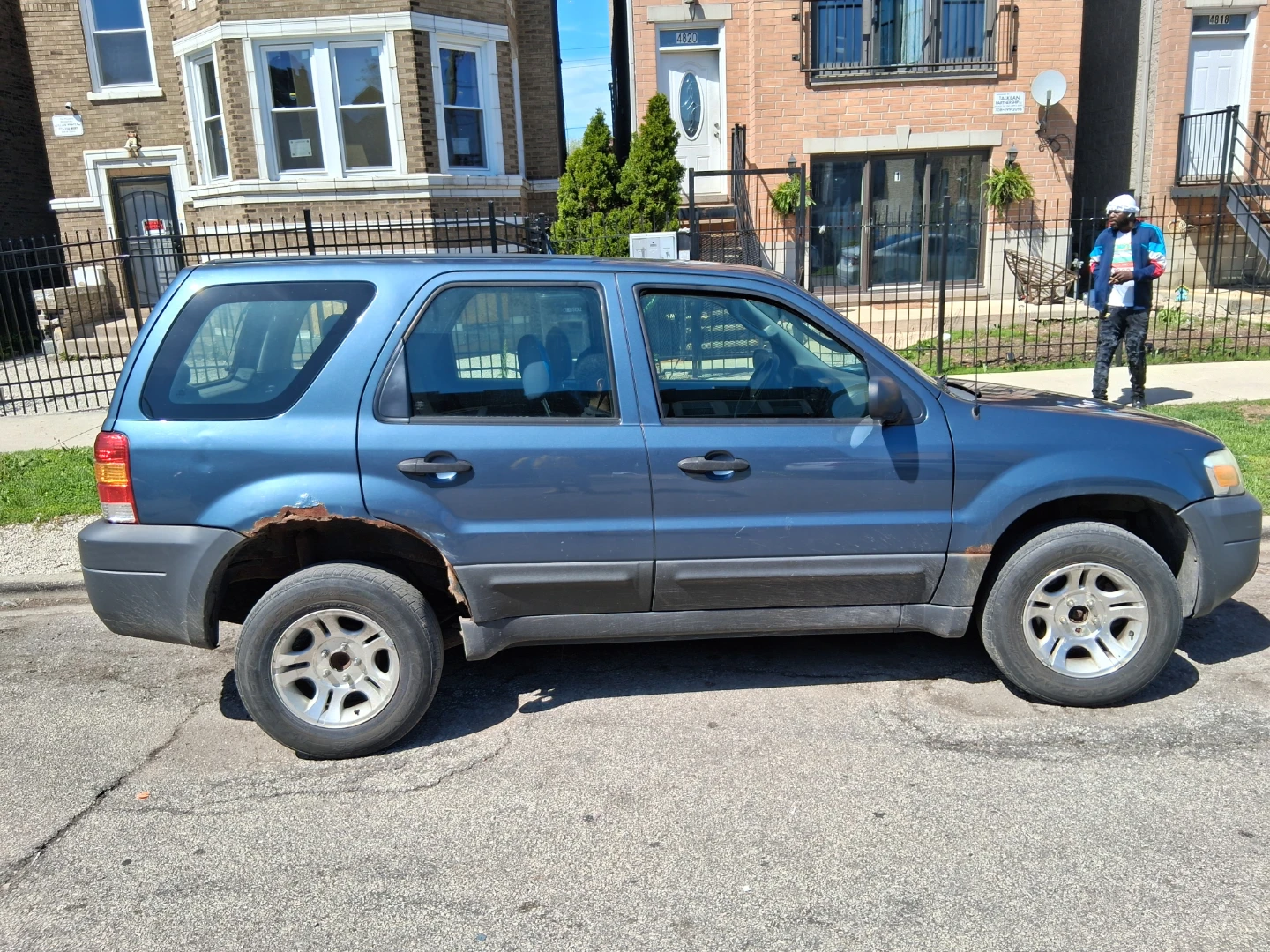 Blue Ford Escape - photo 2