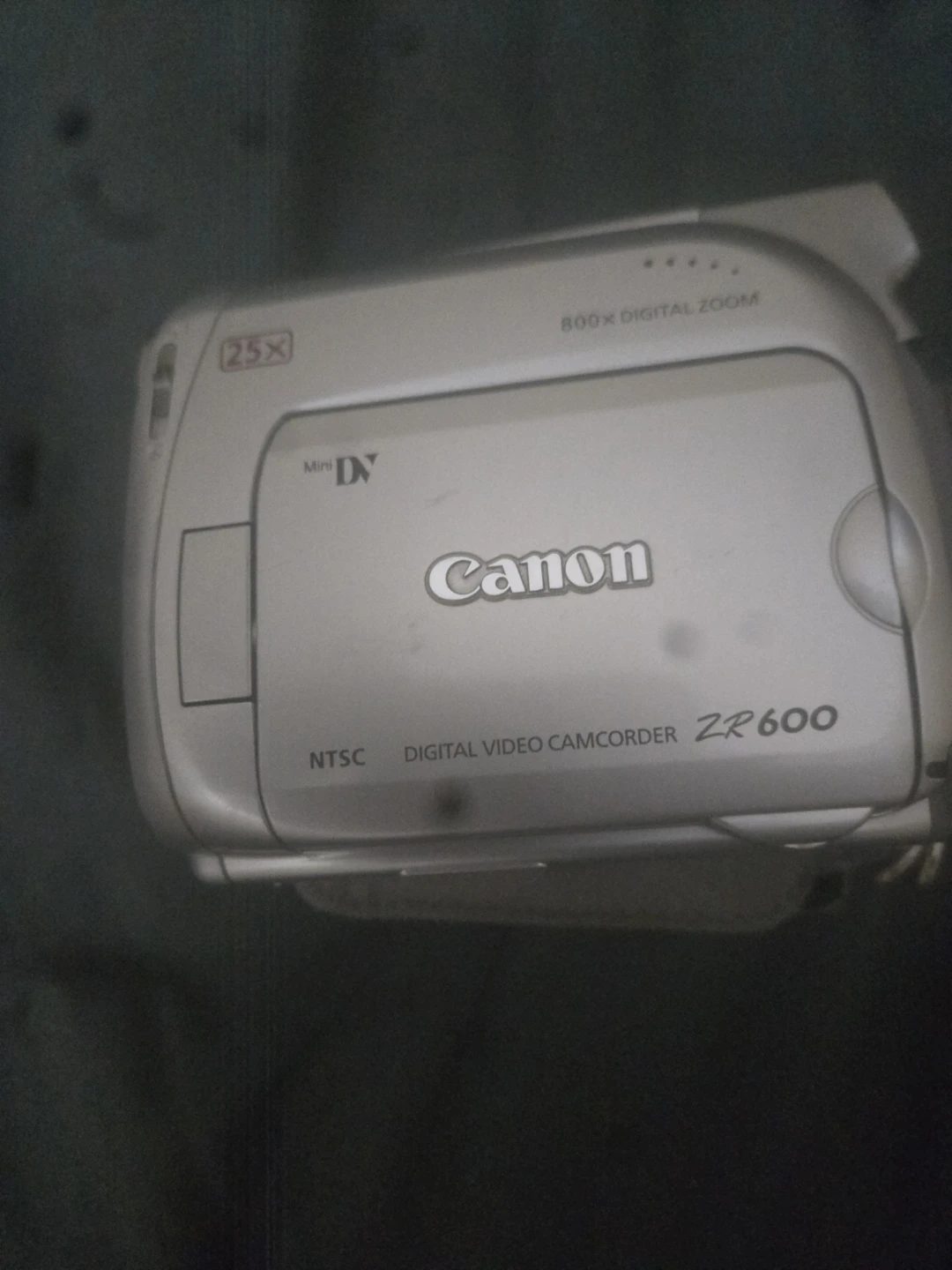Canon ZR600 Mini DV Digital Video Camcorder
