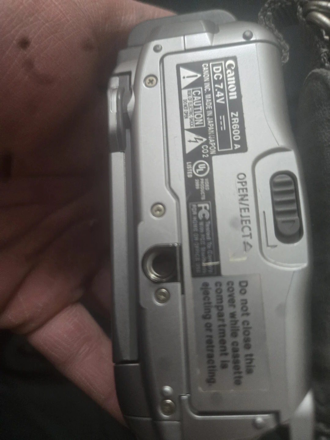 Canon ZR600 Mini DV Digital Video Camcorder - photo 2