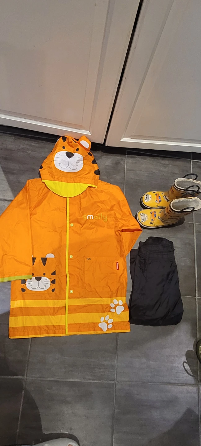 Kids Orange Tiger Raincoat and Boots, pants set $15 5t-6t - photo 2