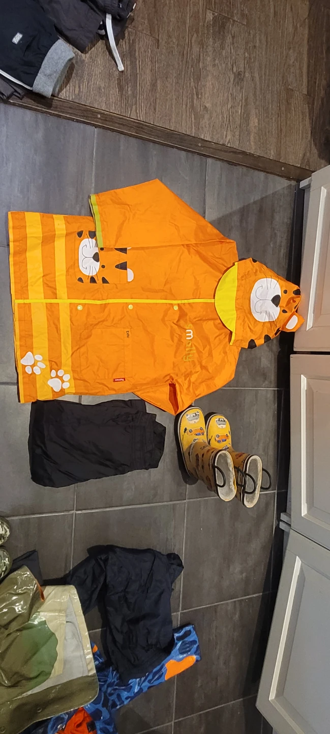 Kids Orange Tiger Raincoat and Boots, pants set $15 5t-6t - photo 3