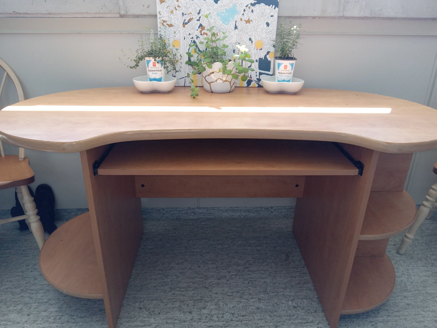 Kidney Bean Shaped Desk with Keyboard Tray and Shelves - photo 2
