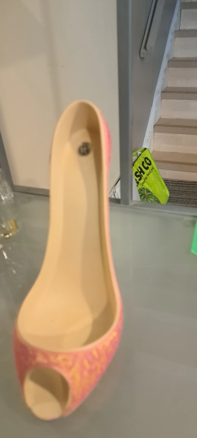 This is a wine holder designed like shoe - photo 2