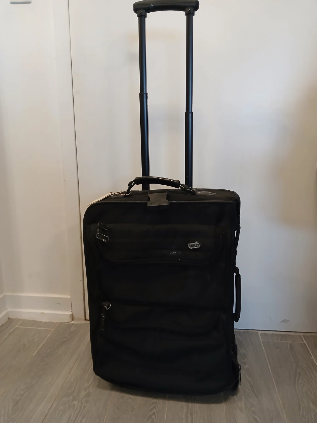 American Tourister Black Rolling Suitcase. It's available. - photo 2