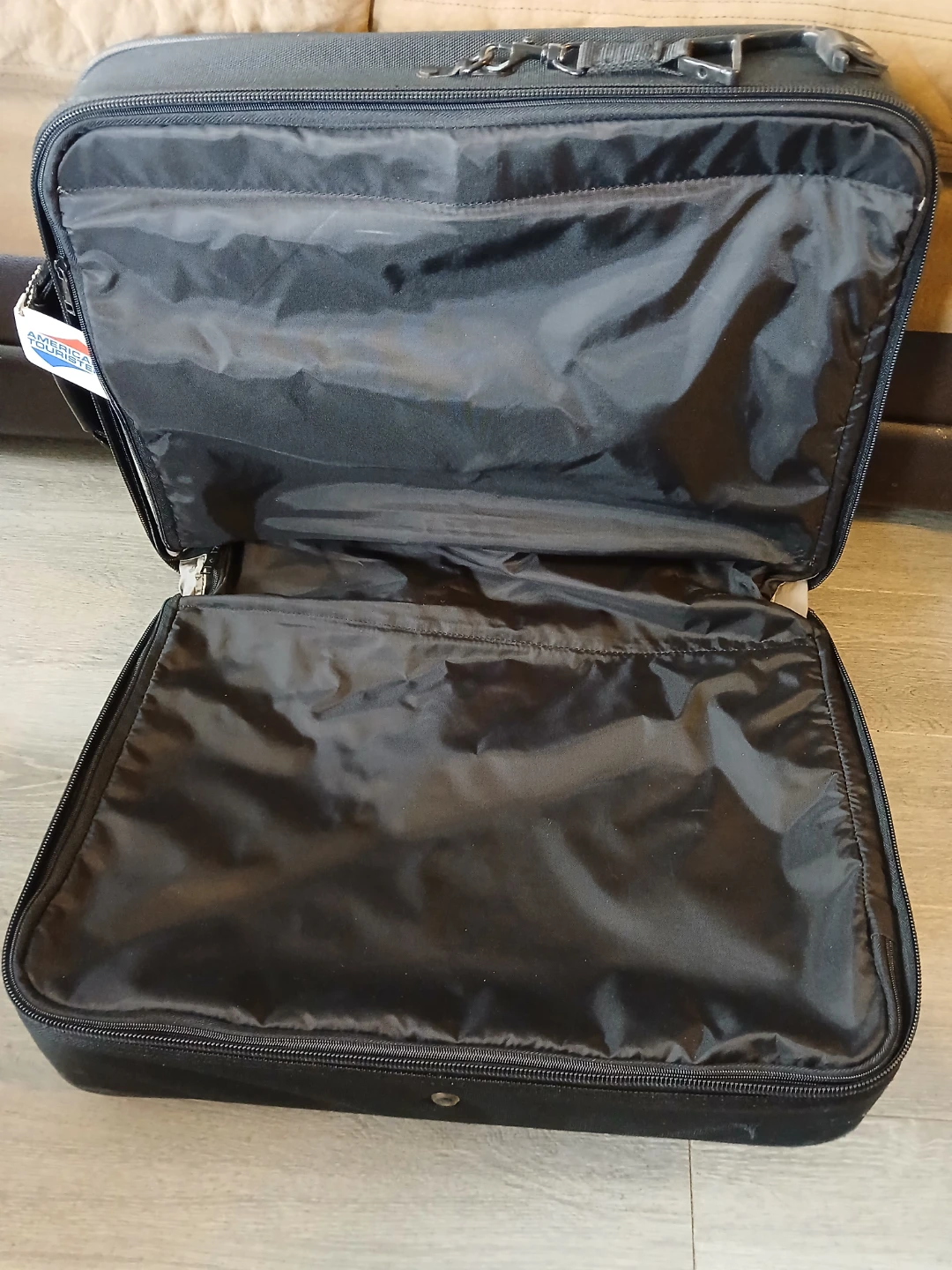 American Tourister Black Rolling Suitcase. It's available. - photo 3