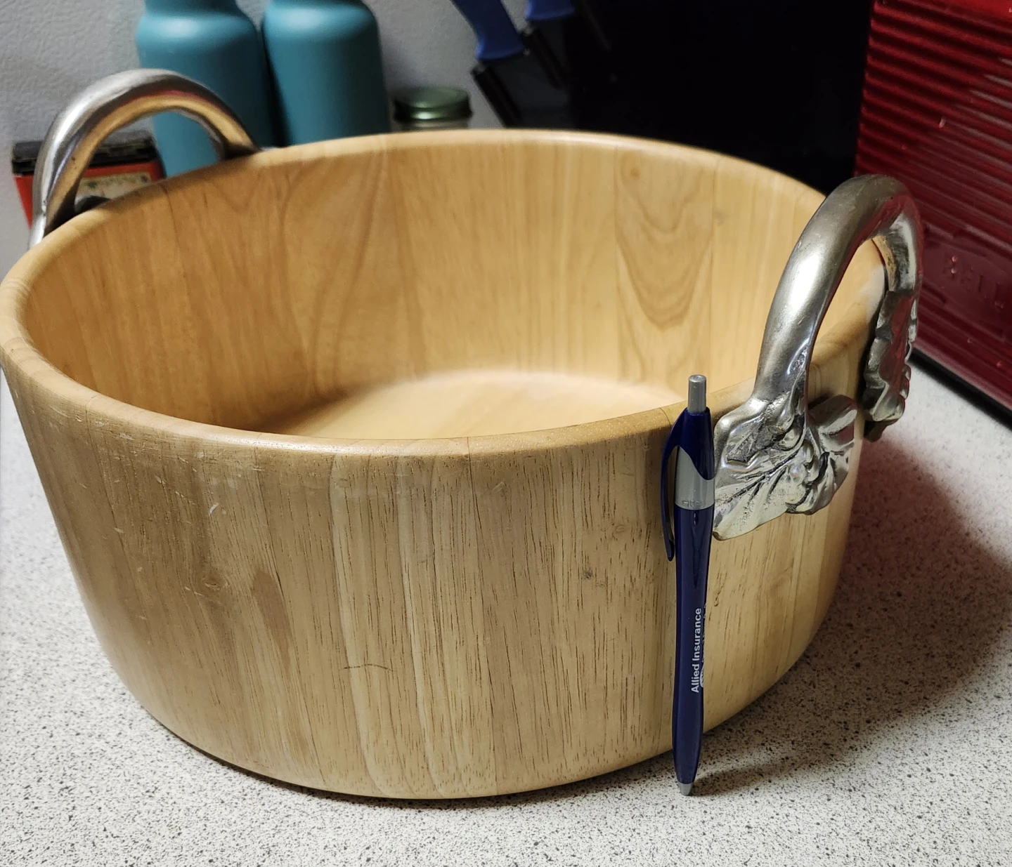 Well Equipped Kitchen Wood Salad Bowl with Metal Handles - photo 2
