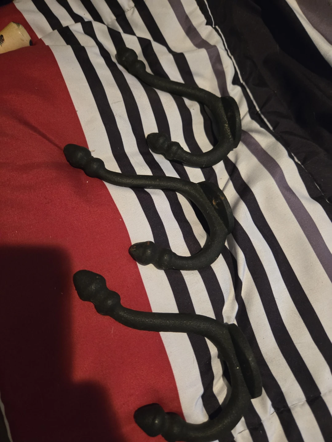 Vintage Cast Iron Decorative Wall Hooks Set - photo 3