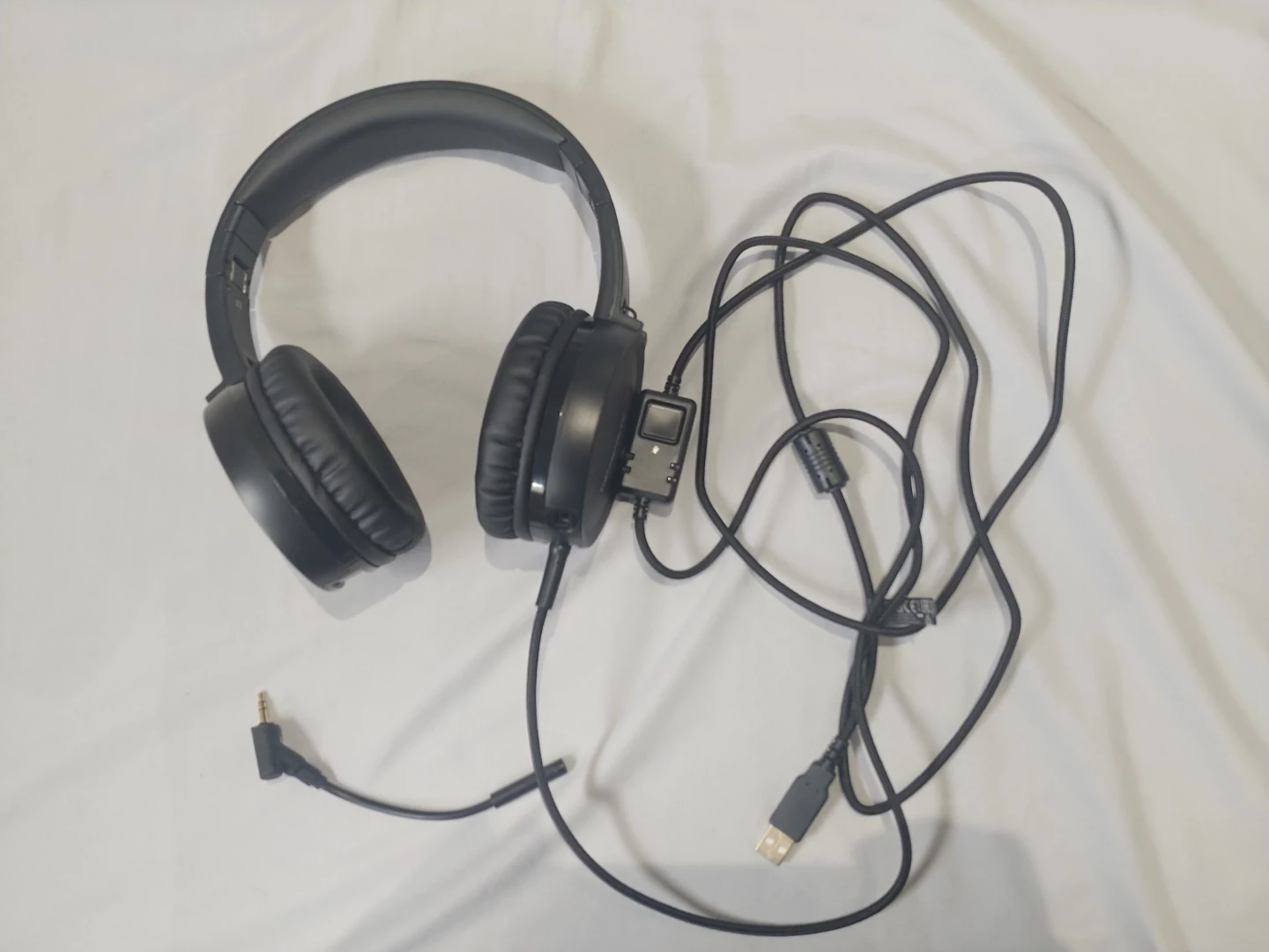 AverMedia Gaming Headset with Microphone