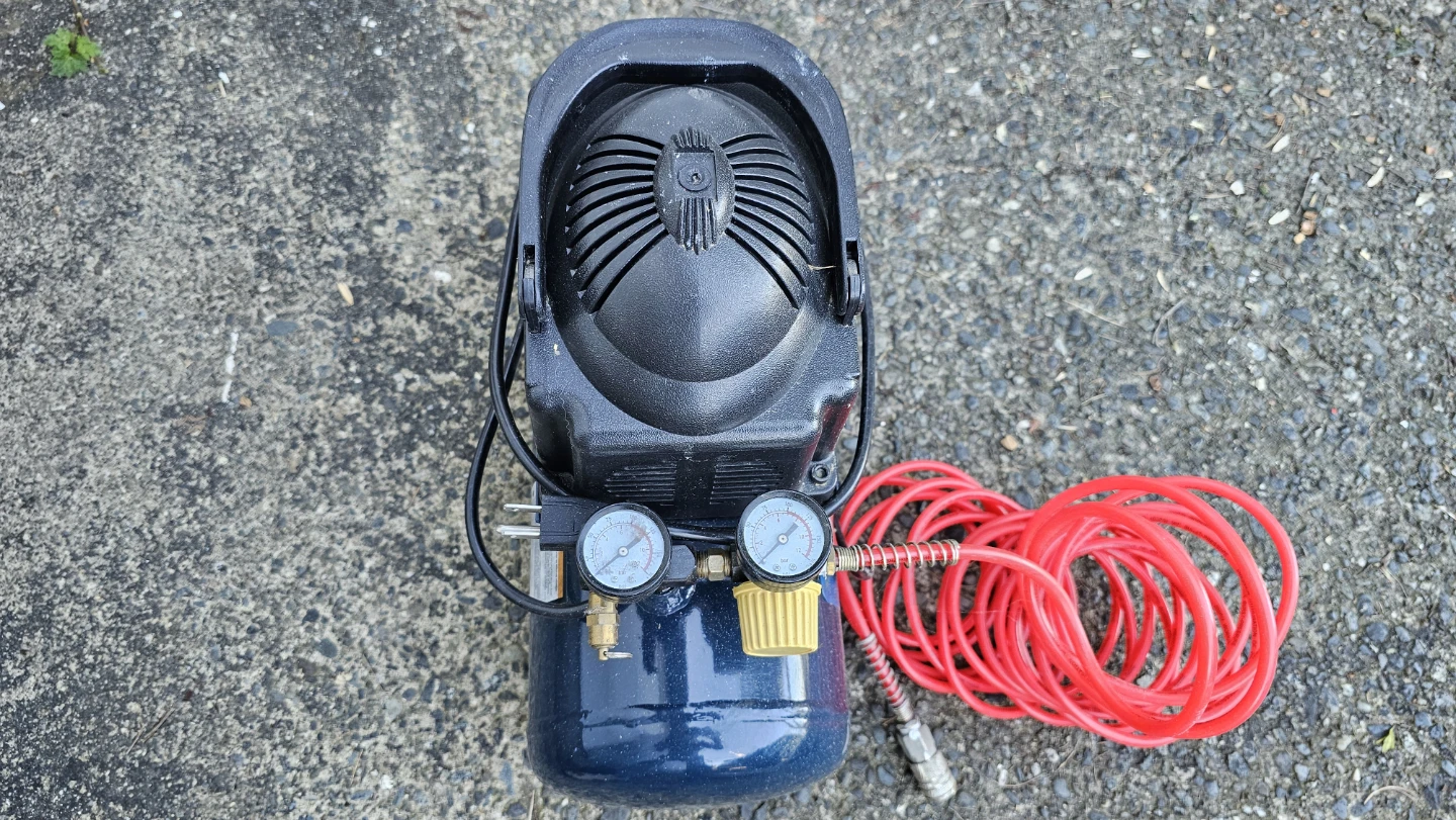 Mastercraft Air Compressor with Hose - photo 3