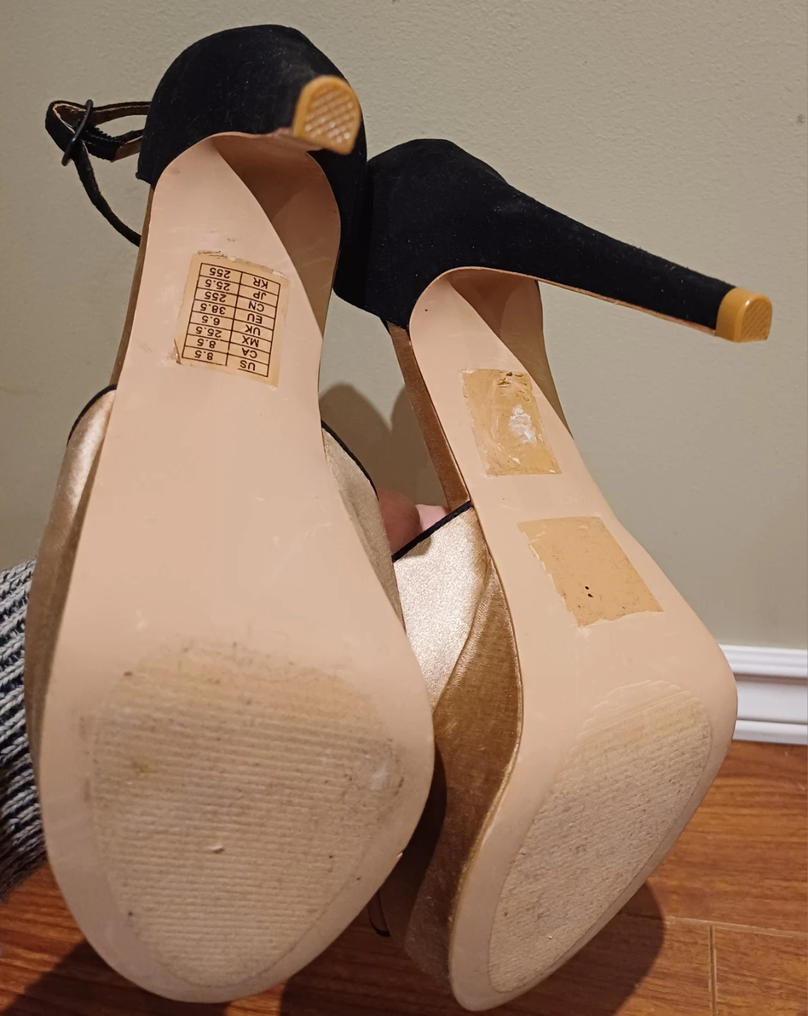 NEW Black and Gold Platform Heels Size 8.5 - photo 4