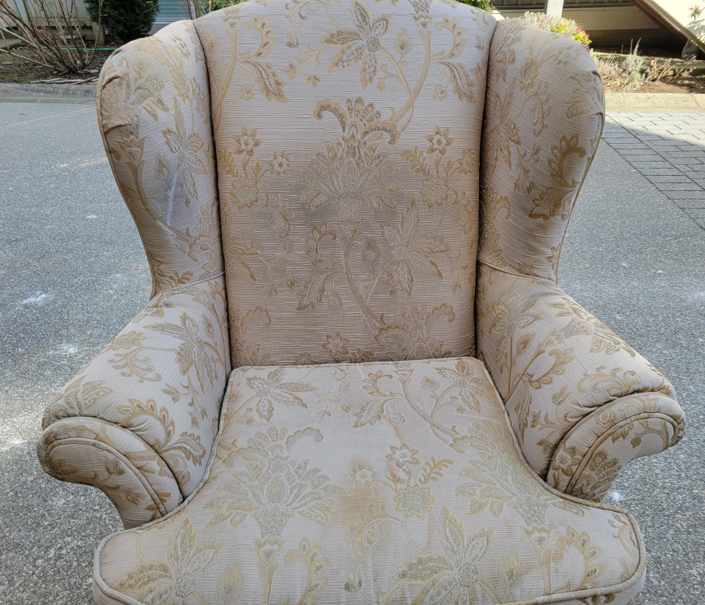 Vintage Chippendale-Style Wingback Chair & Matching Ottoman. - photo 3