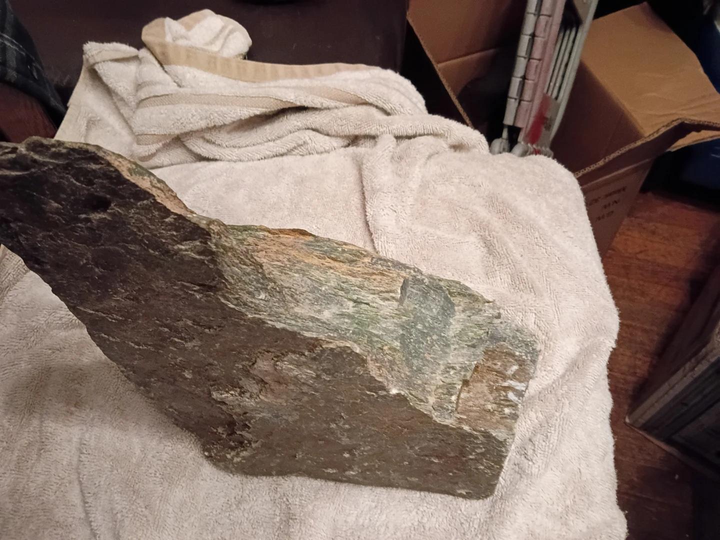 Large Green Jade Rock Specimen - photo 5
