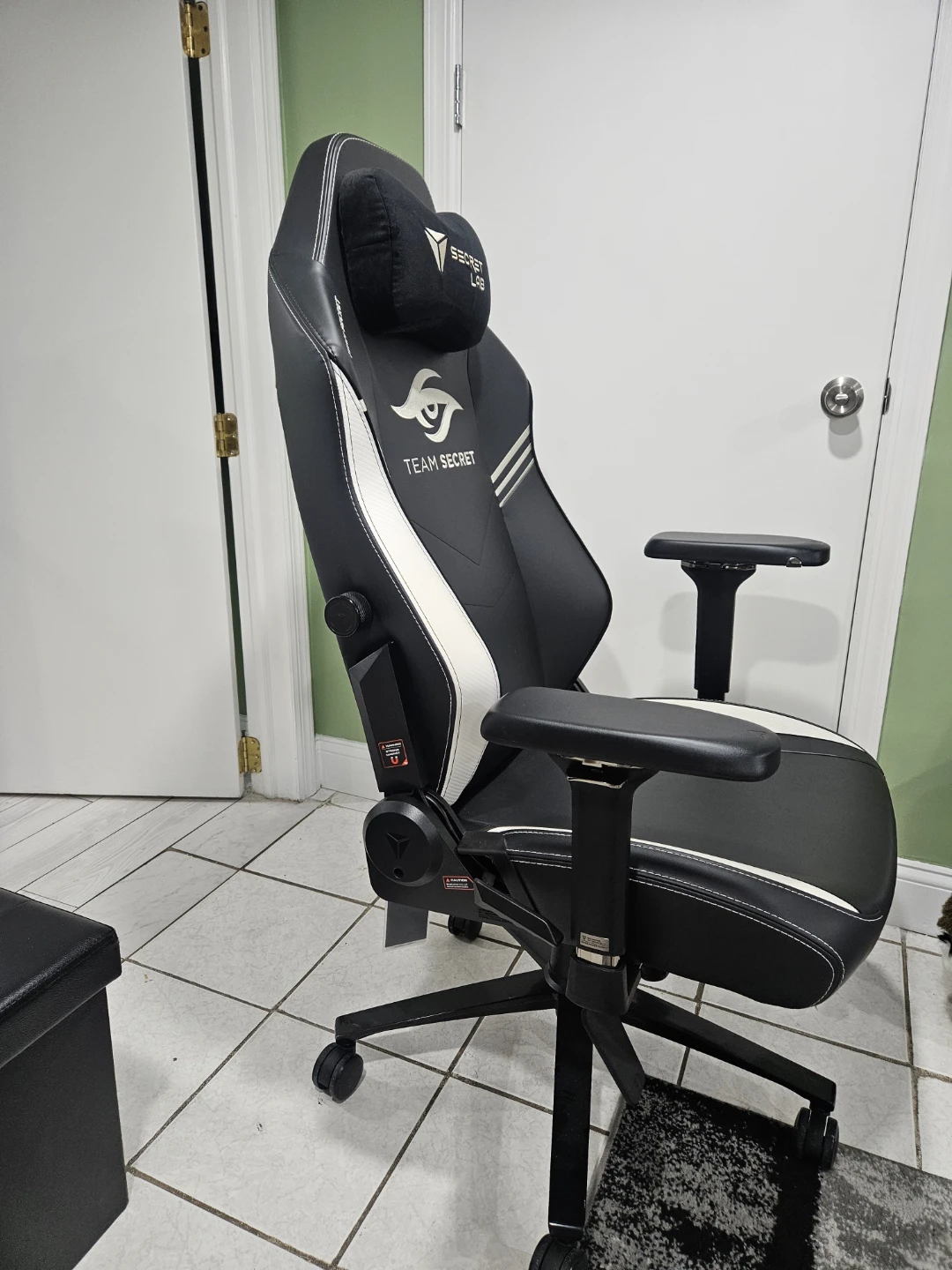 Secretlab "Team Secret" Gaming Chair - photo 2