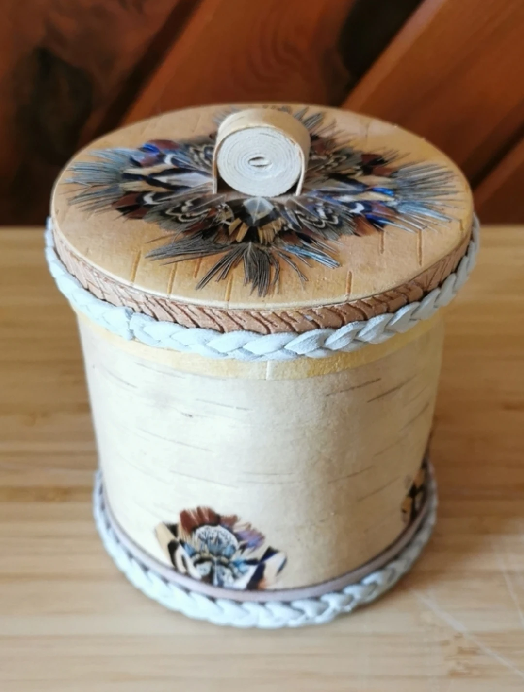 Vintage Birch Bark Basket w/ Feathers Mohawk Nation Signed Lid - photo 2